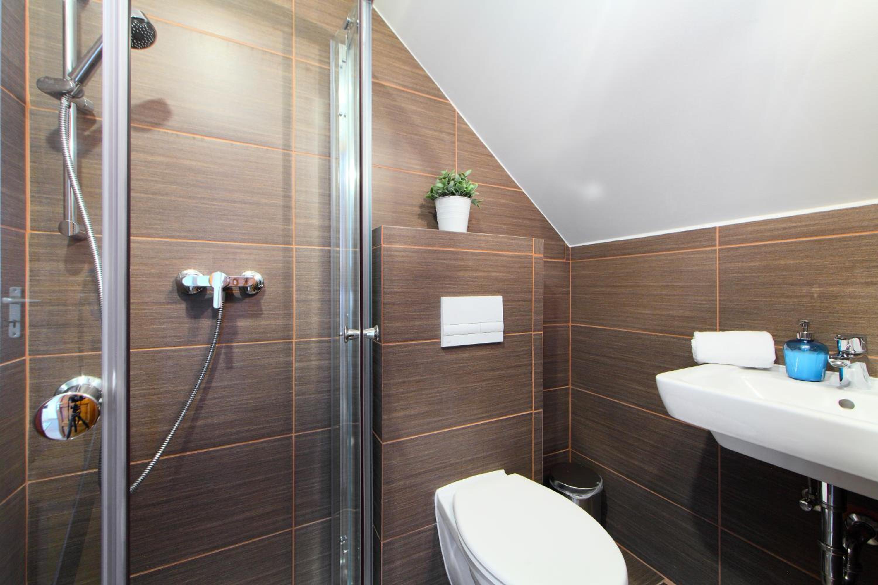 Deluxe Room (2 Adults + 1 Child) - Photo 4