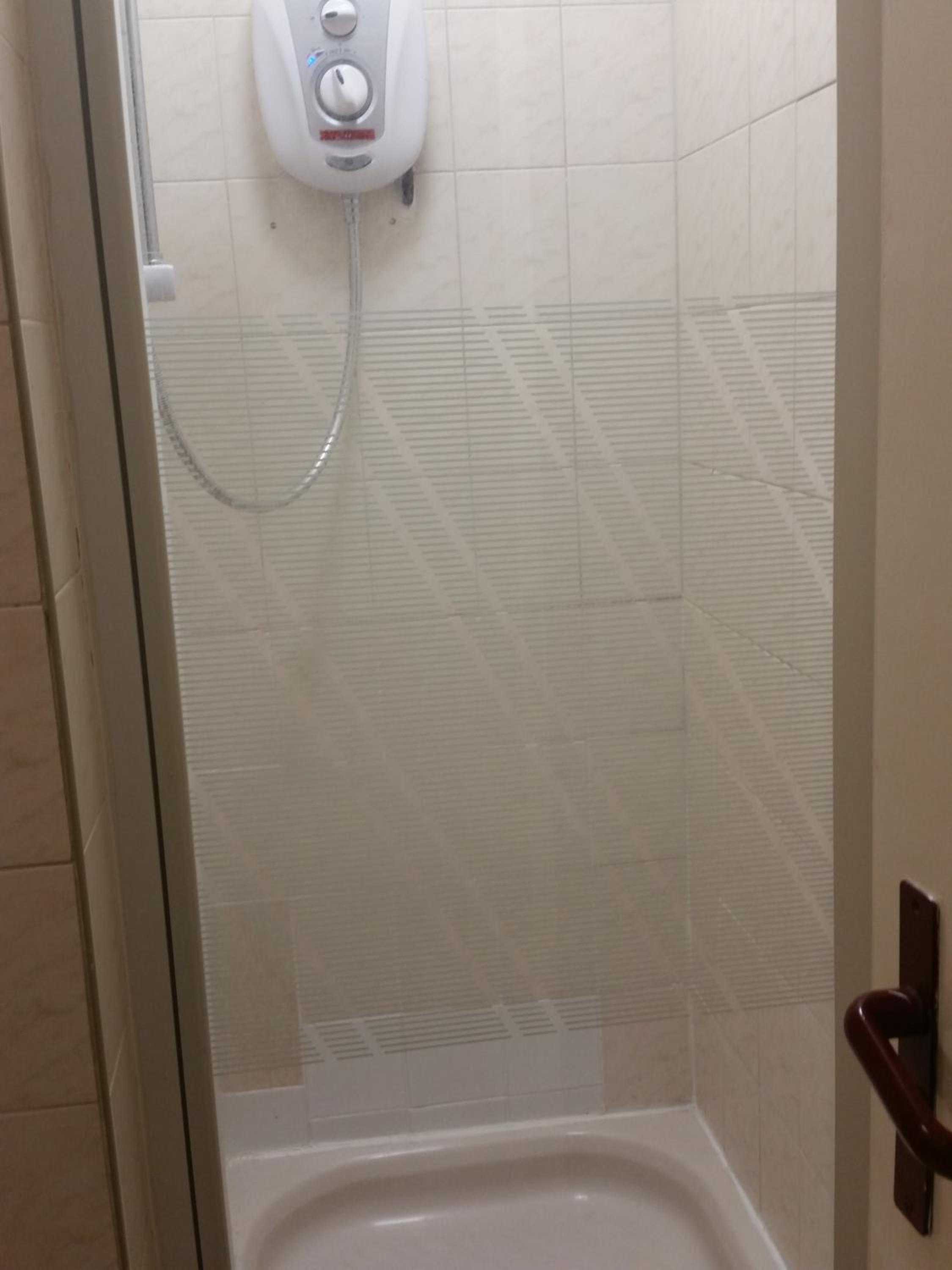 Twin Room with Private Bathroom - Photo 5