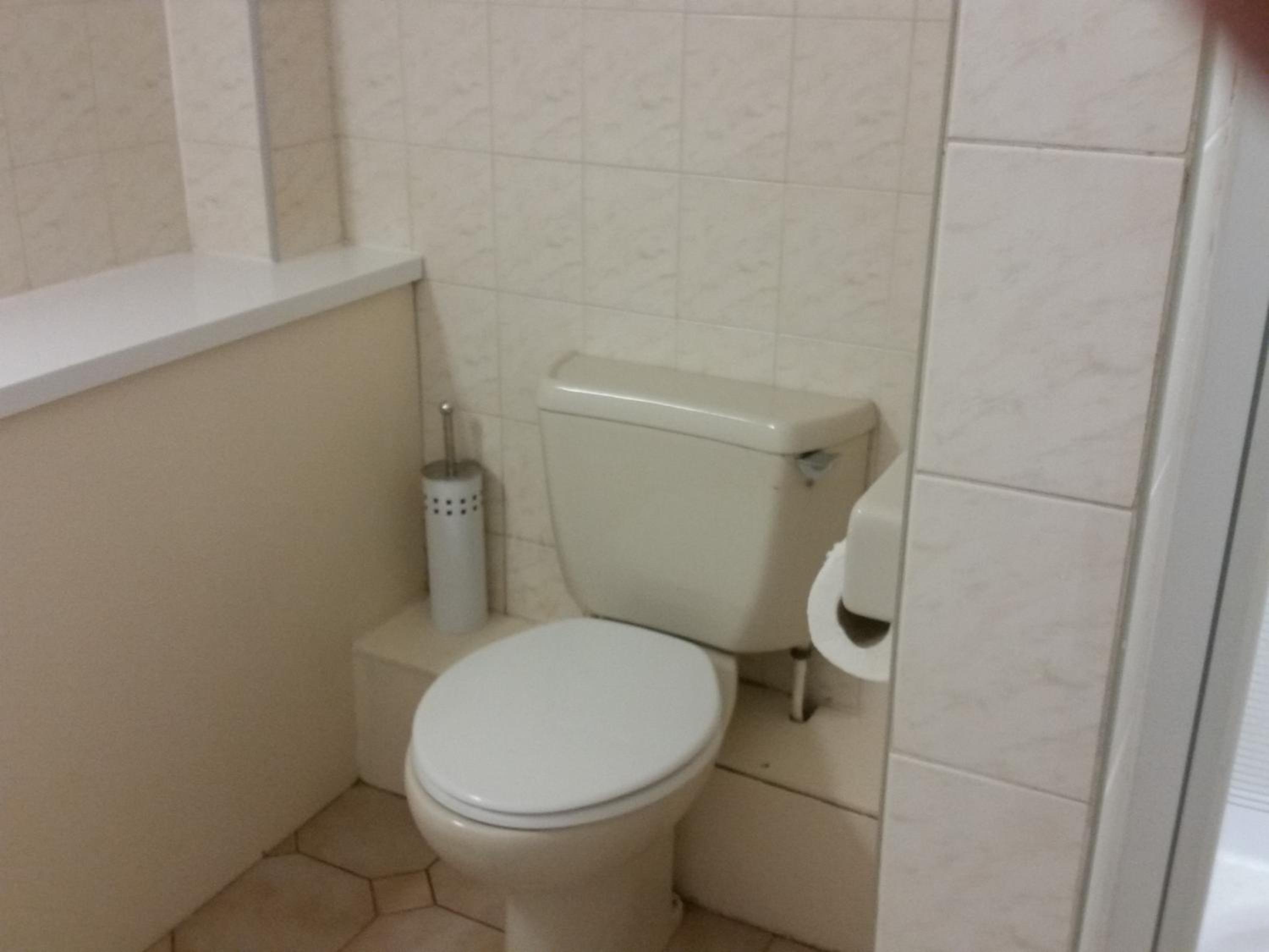 Twin Room with Private Bathroom - Photo 2