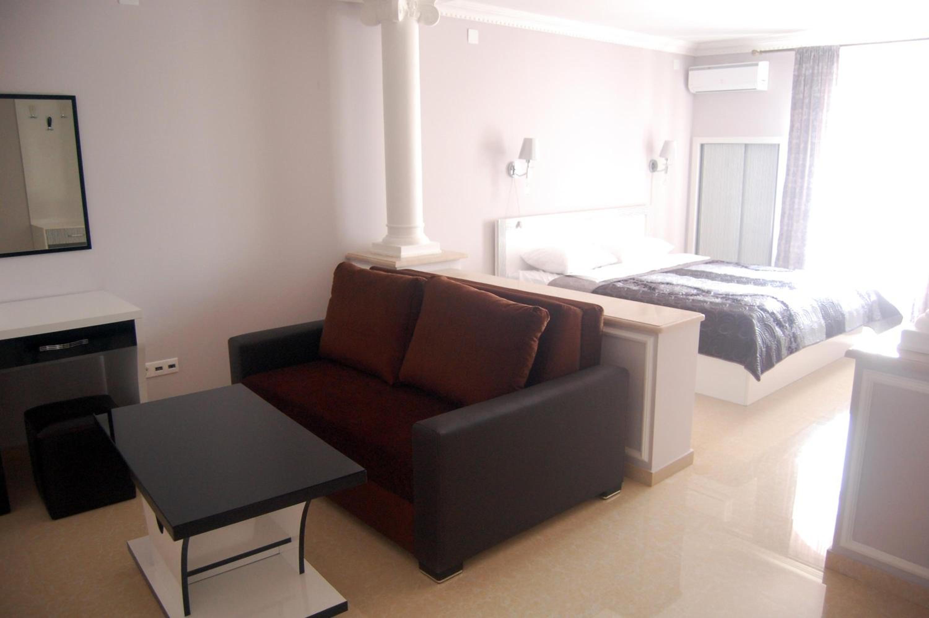 Deluxe Double Room with Extra Bed photo 3