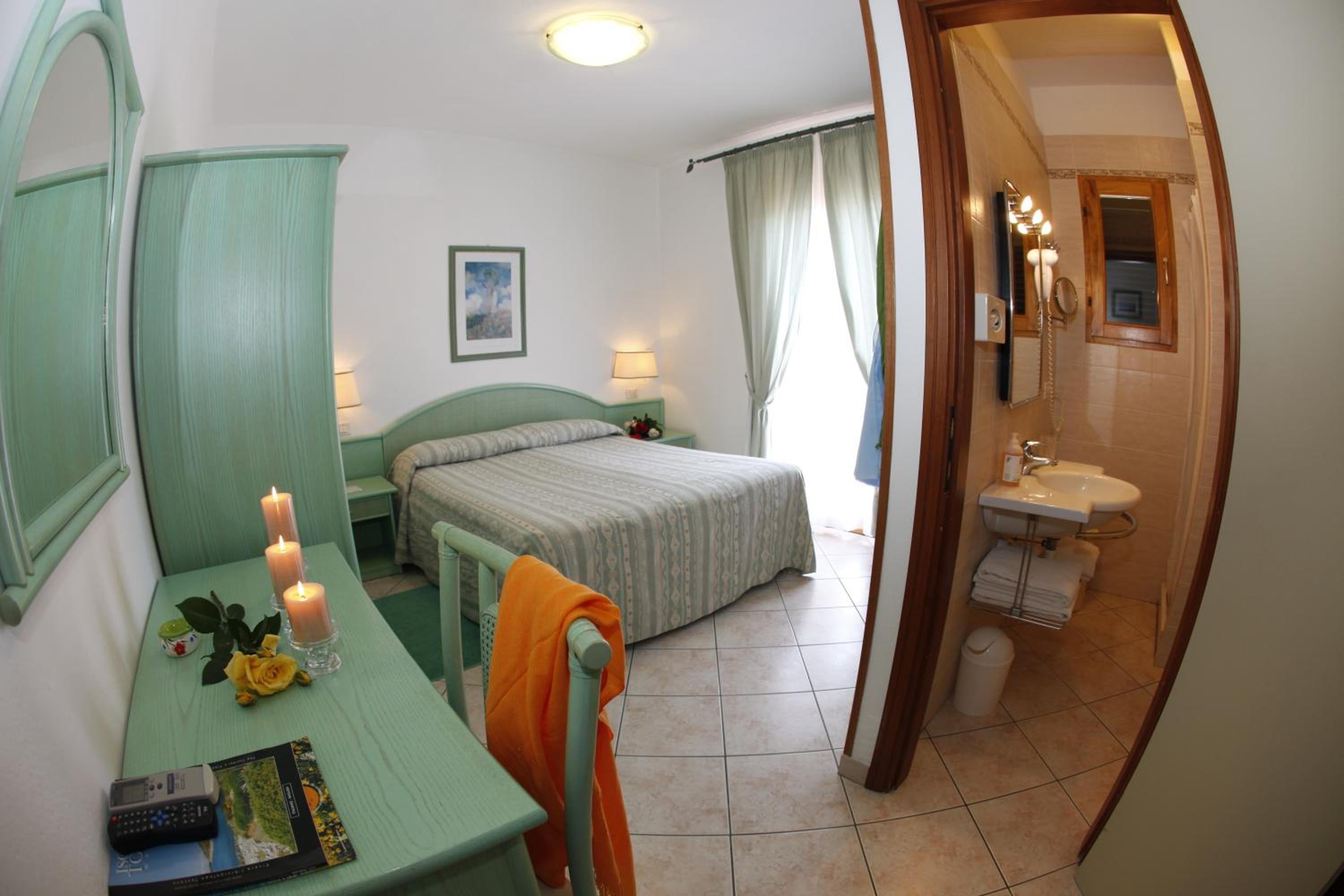 Double Room with Balcony and Sea View
