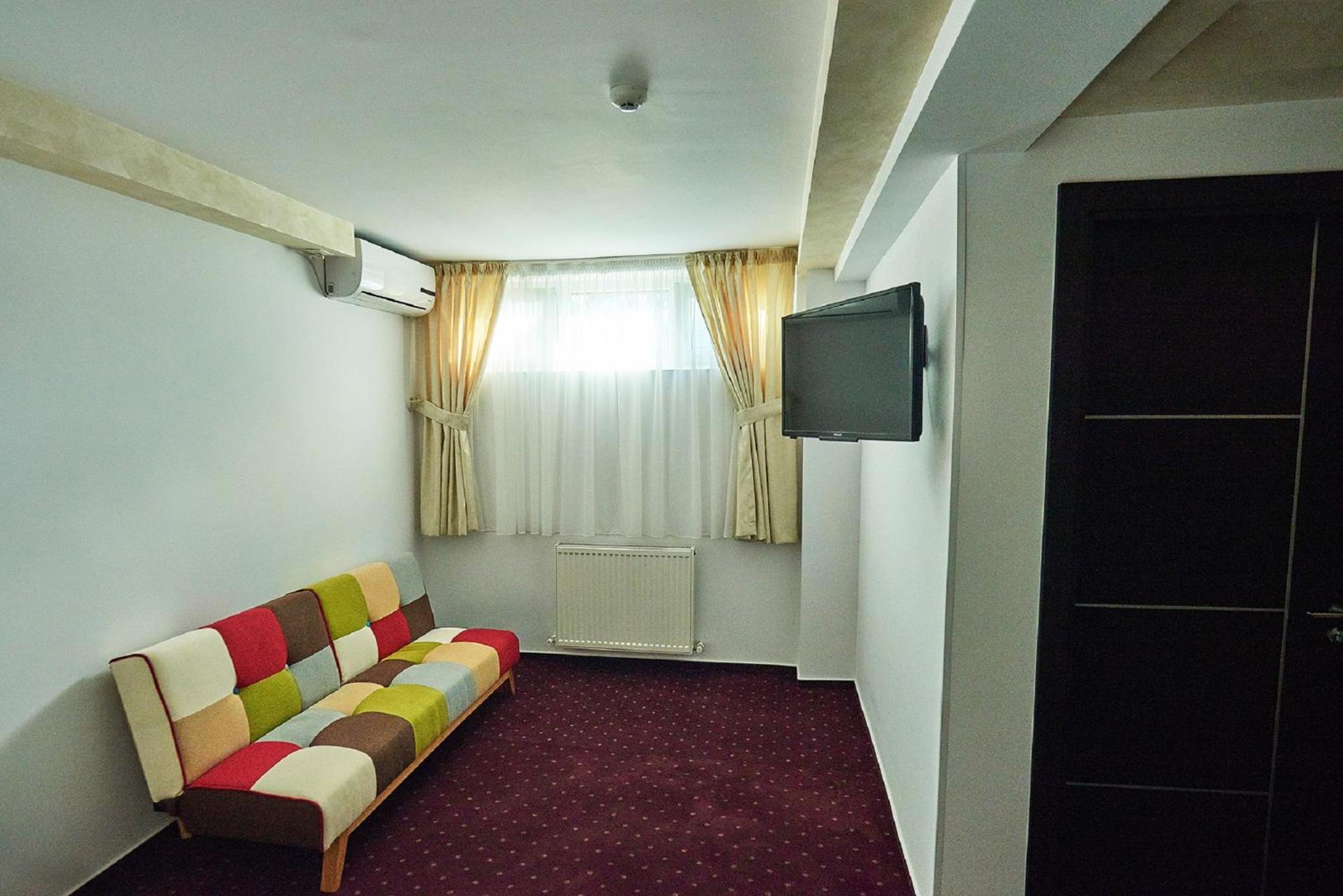 Basic Triple Room photo 1