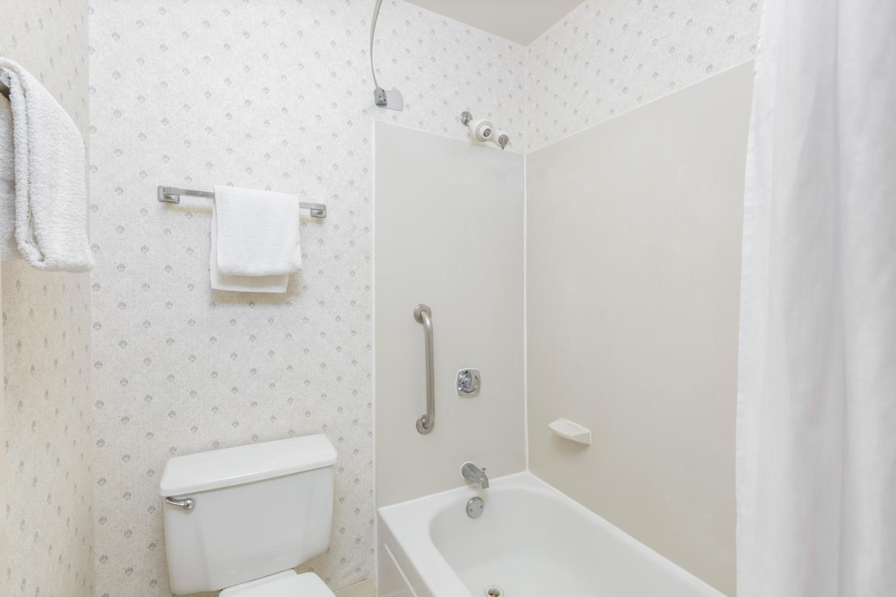 King Room - Non-Smoking - Photo 11