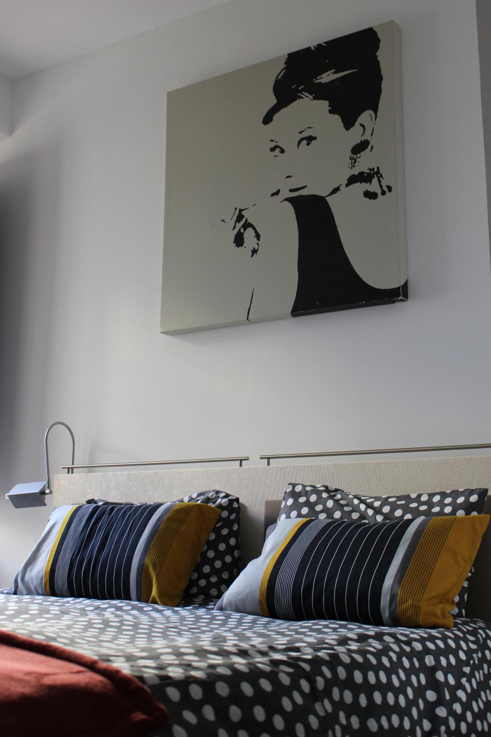 Two-Bedroom Apartment - Photo 11