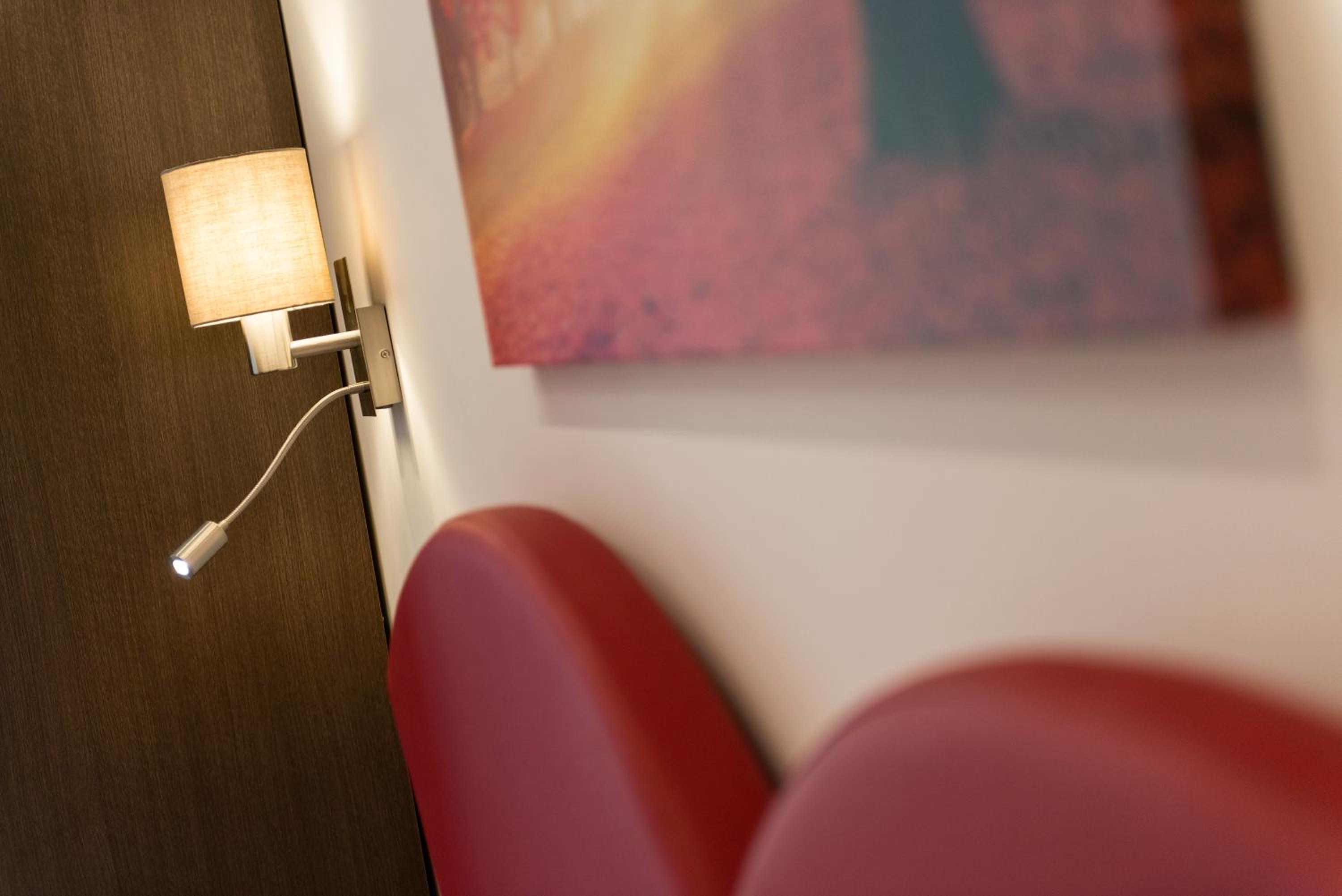 Deluxe King Room-Victoria photo 2