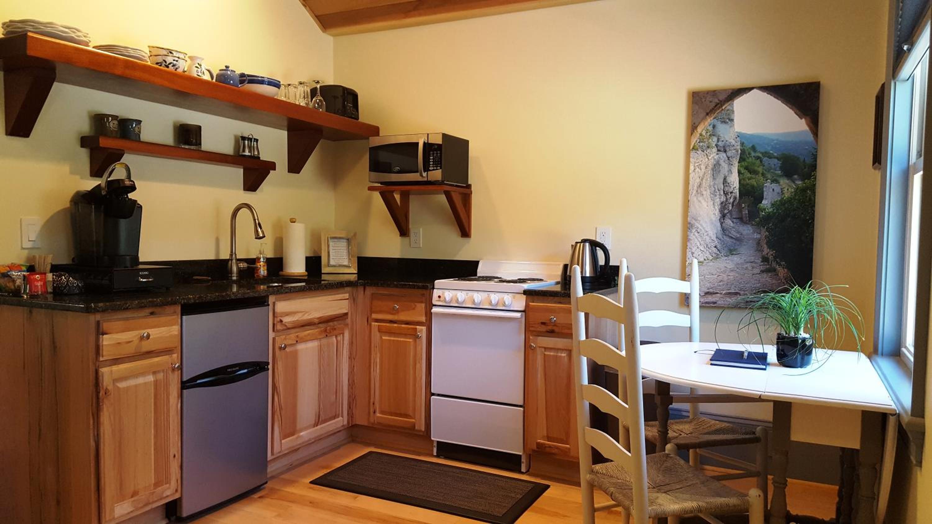 Queen Cabin with Kitchen photo 2