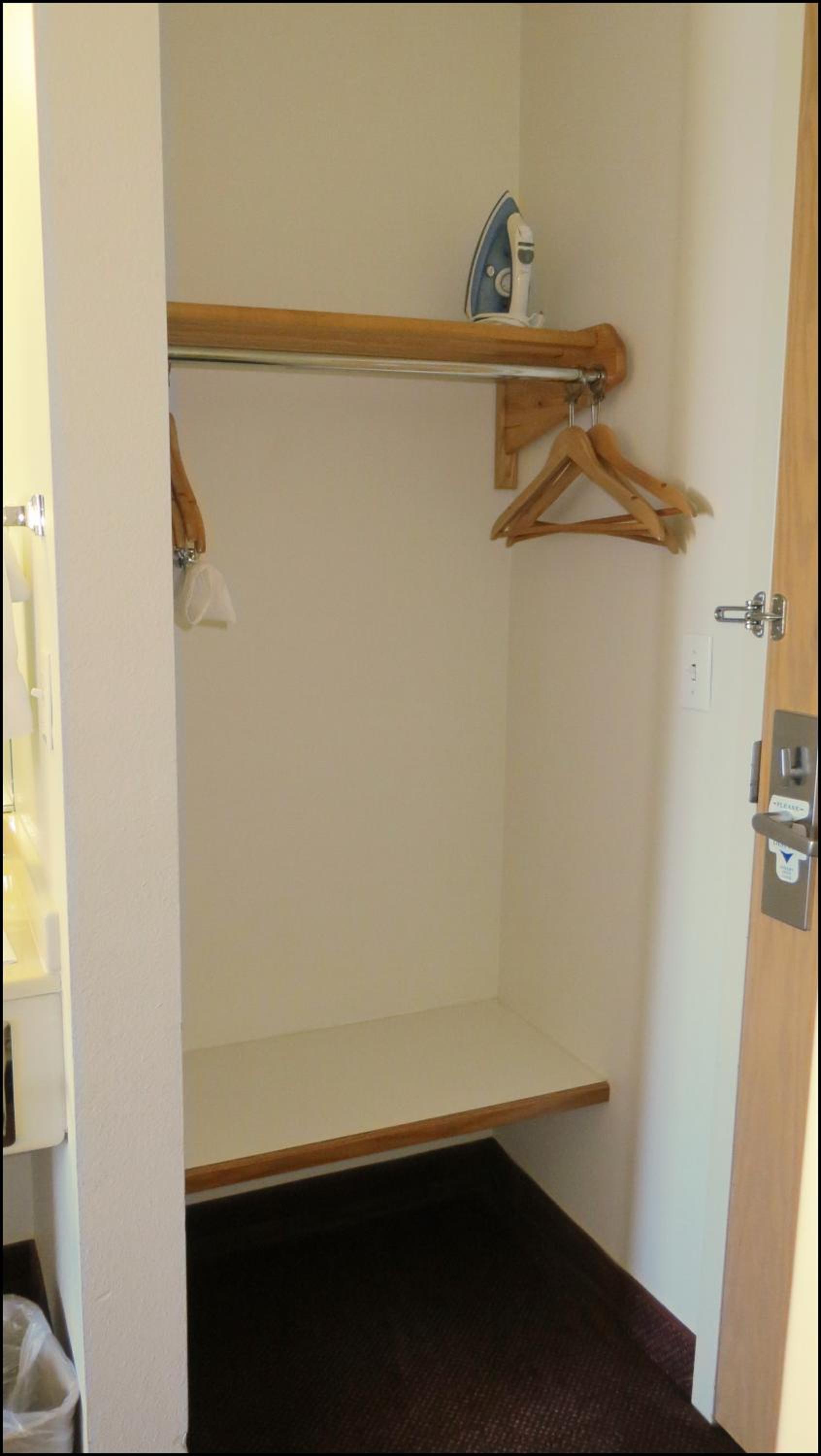 King Room - Non-Smoking - Photo 8
