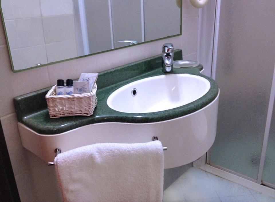 Double or Twin Room - Photo 3