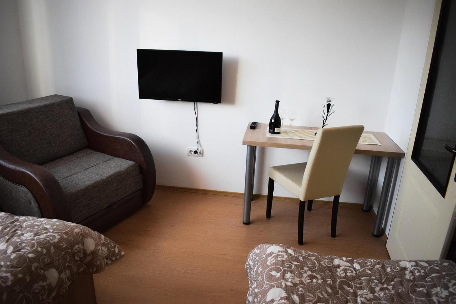Twin Room with Extra Bed photo 2