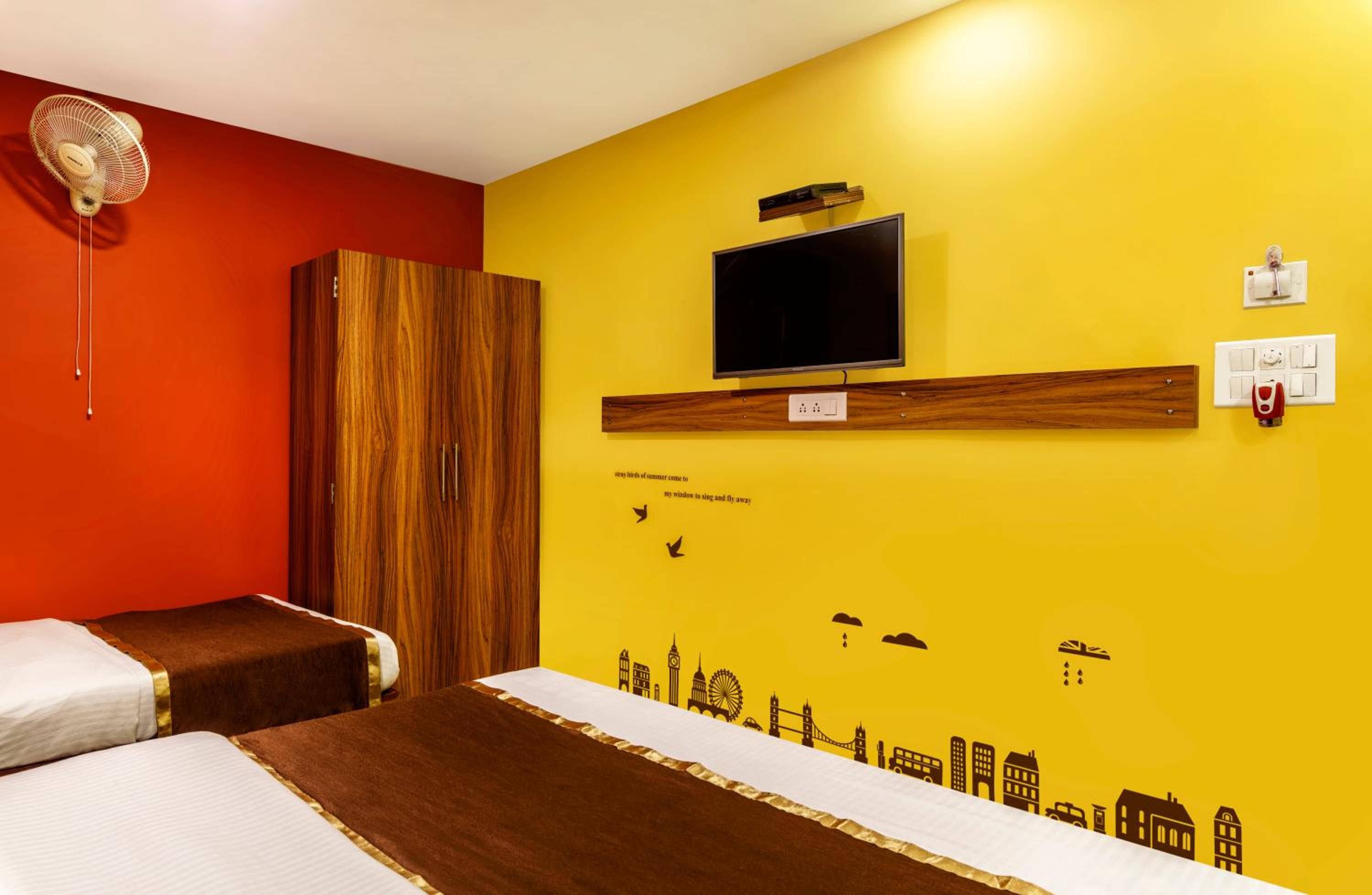 Family Room With Airport Drop - Photo 1