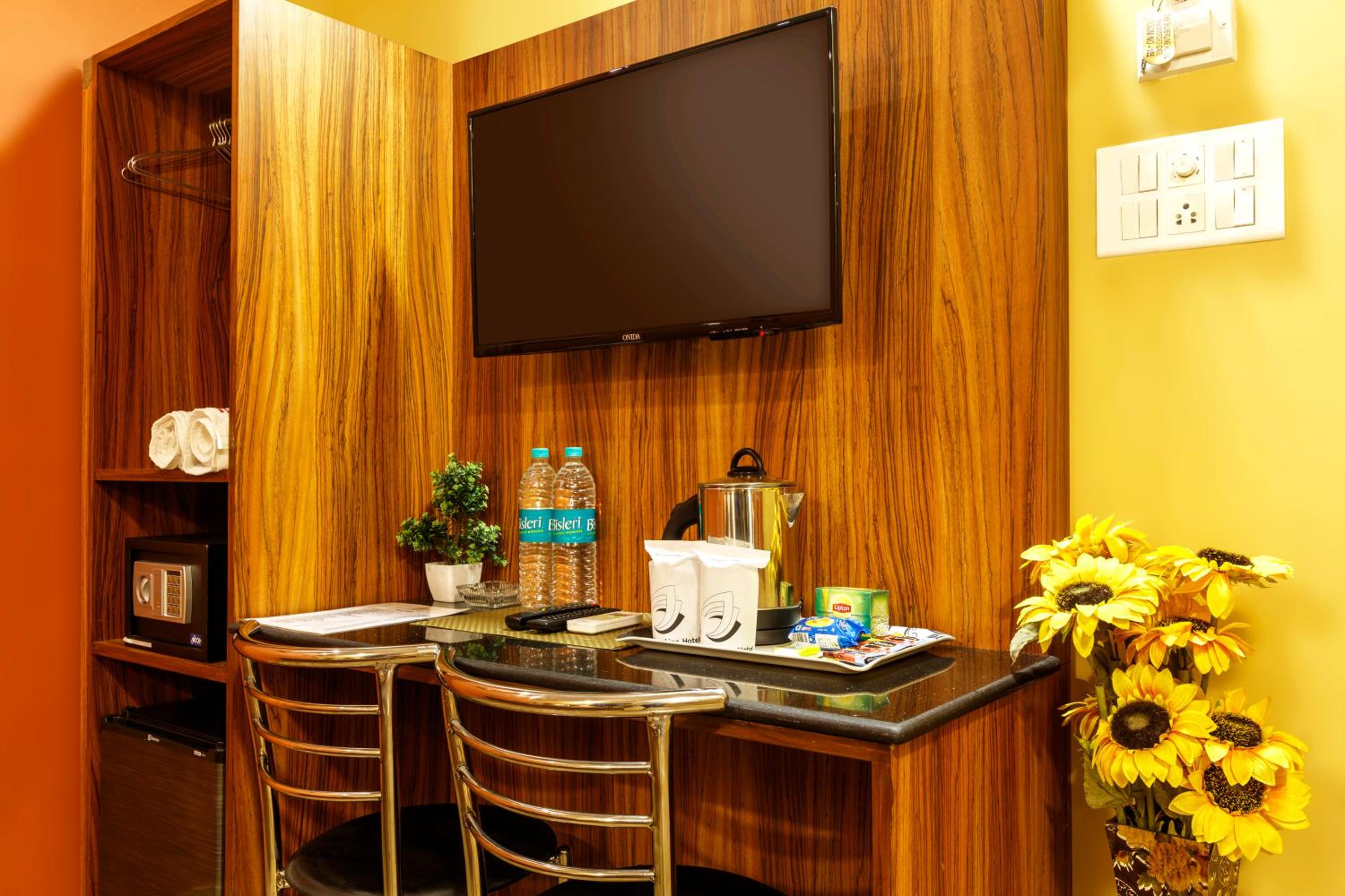 Standard Triple Room With Airport Drop - Photo 2
