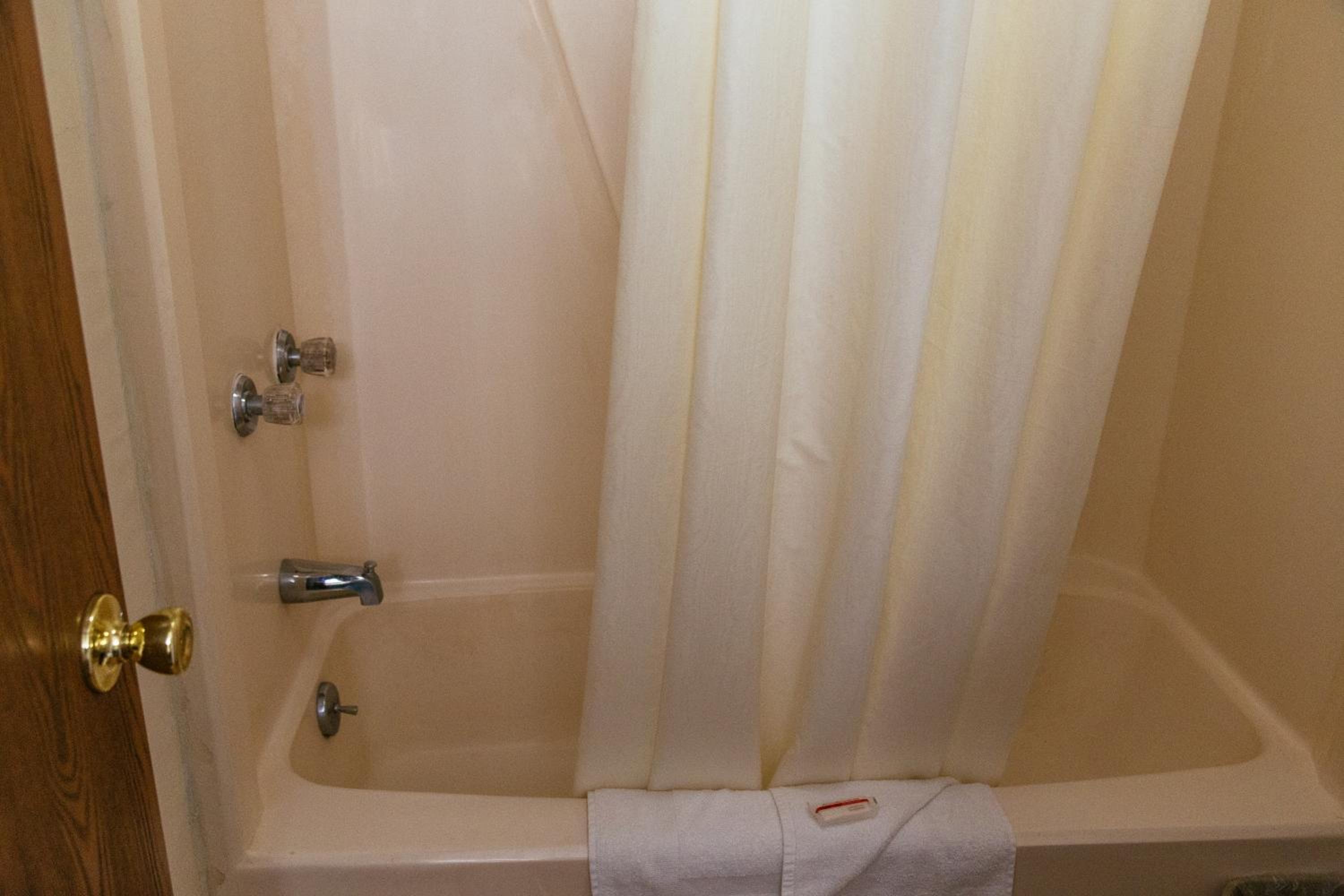 Queen Room - Non-Smoking - Photo 2