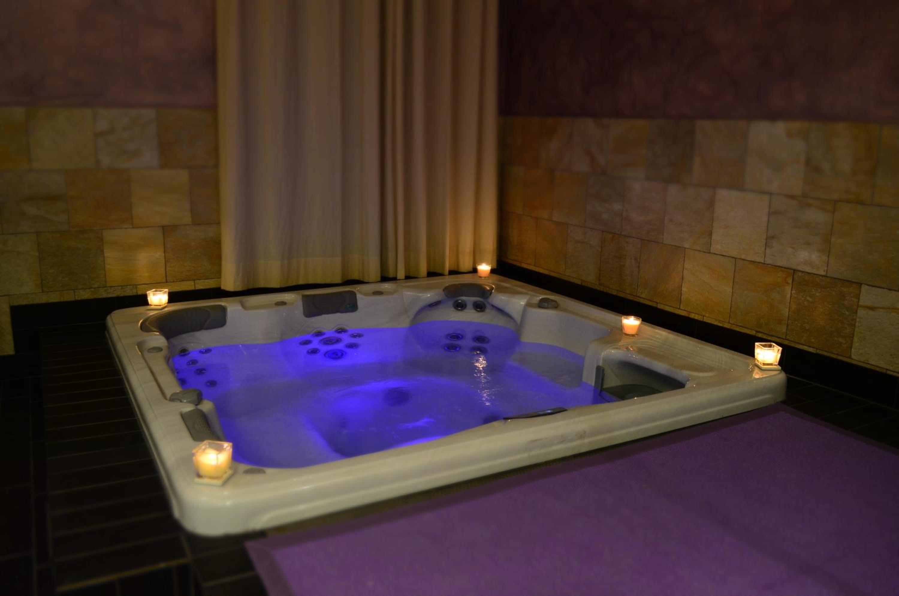 Double Room with Spa Access photo 3