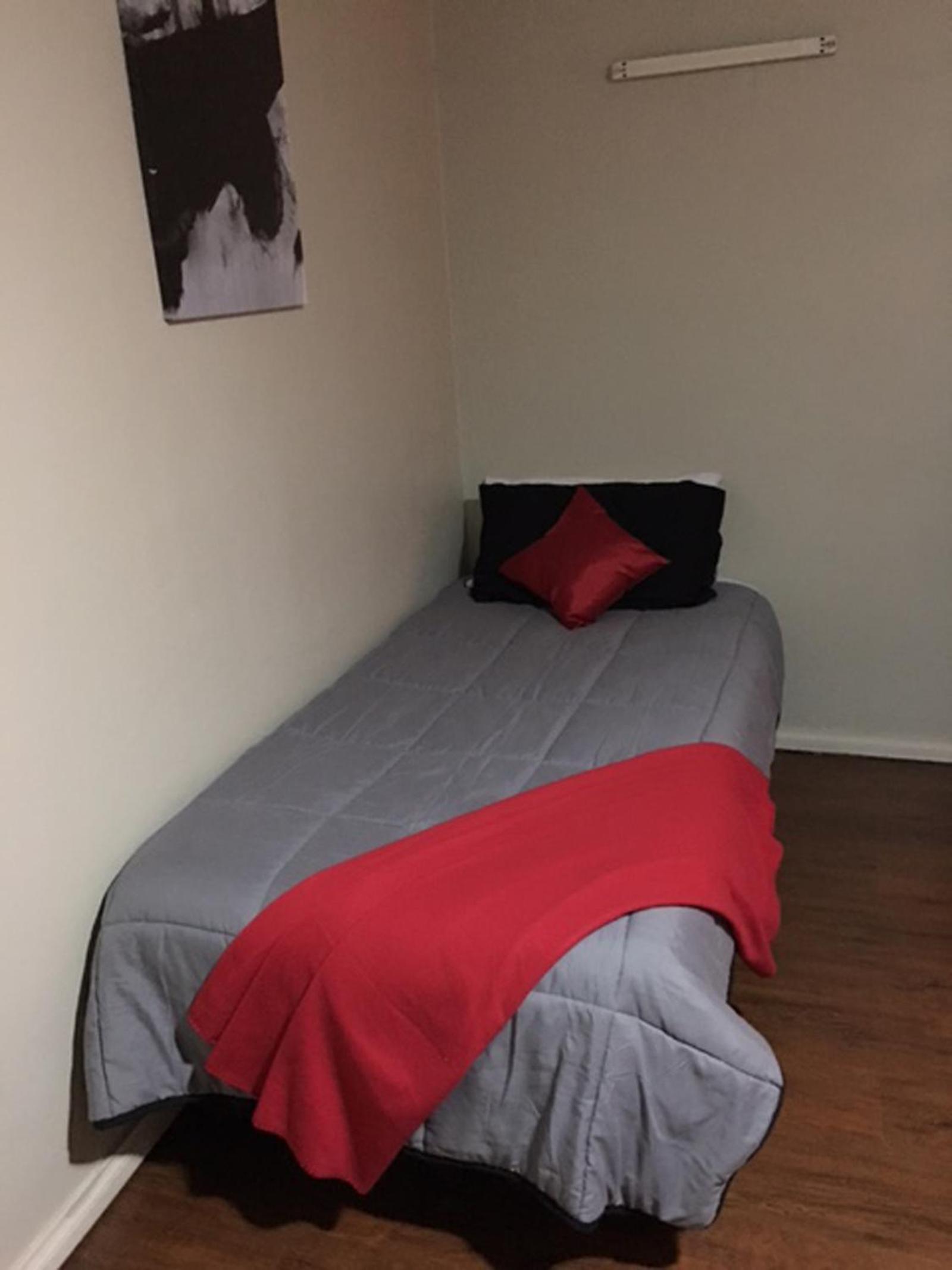 Double Room with Shared Bathroom photo 3