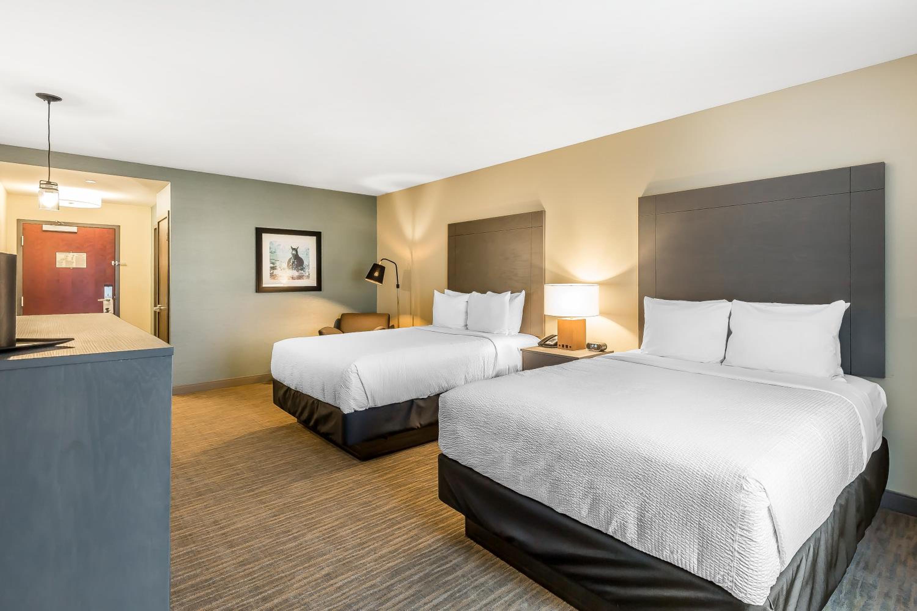 Deluxe Room with Two Queen Beds - Non-Smoking with Marina View photo 1