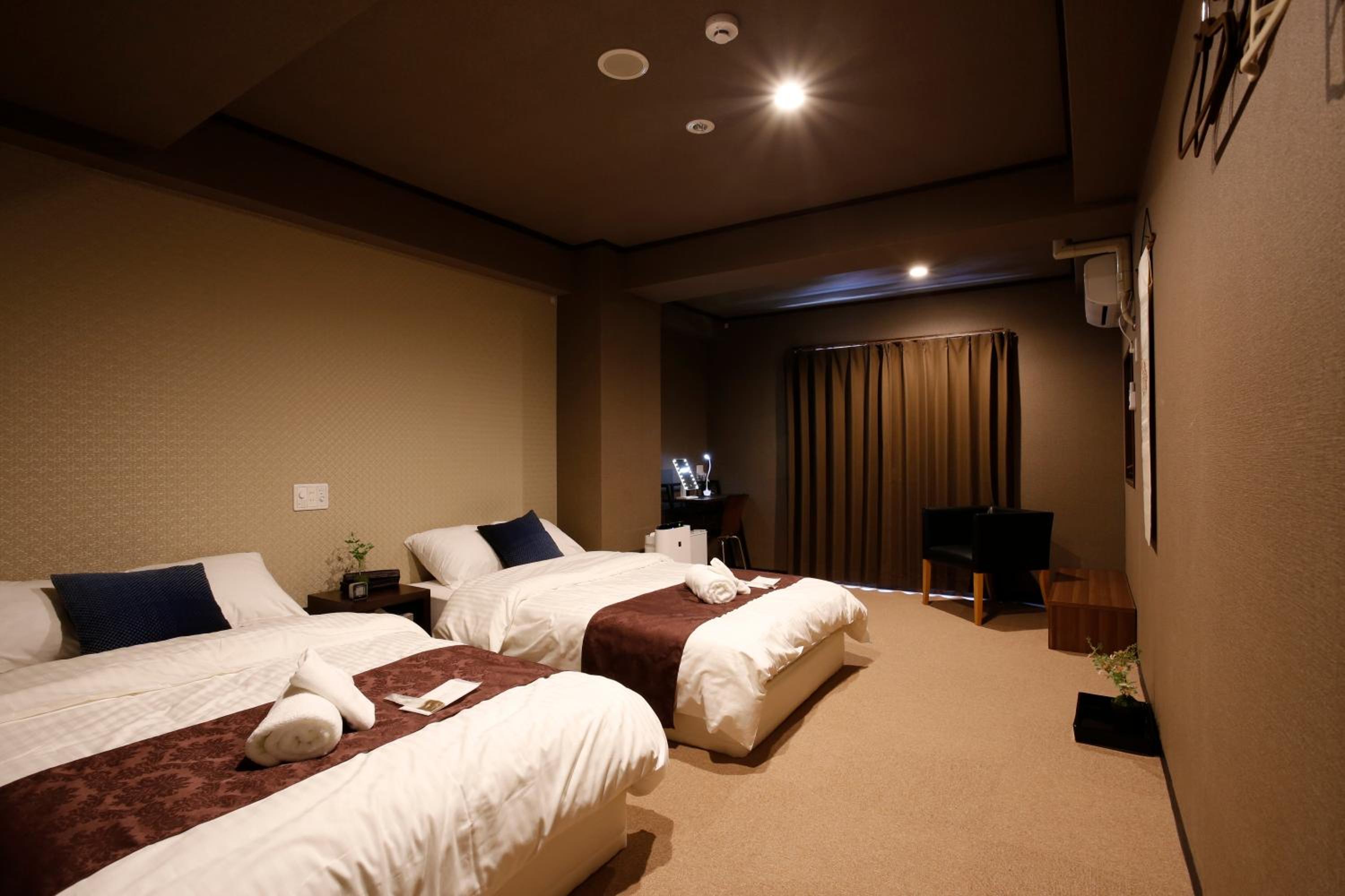 Superior Twin Room with Shared Bathroom