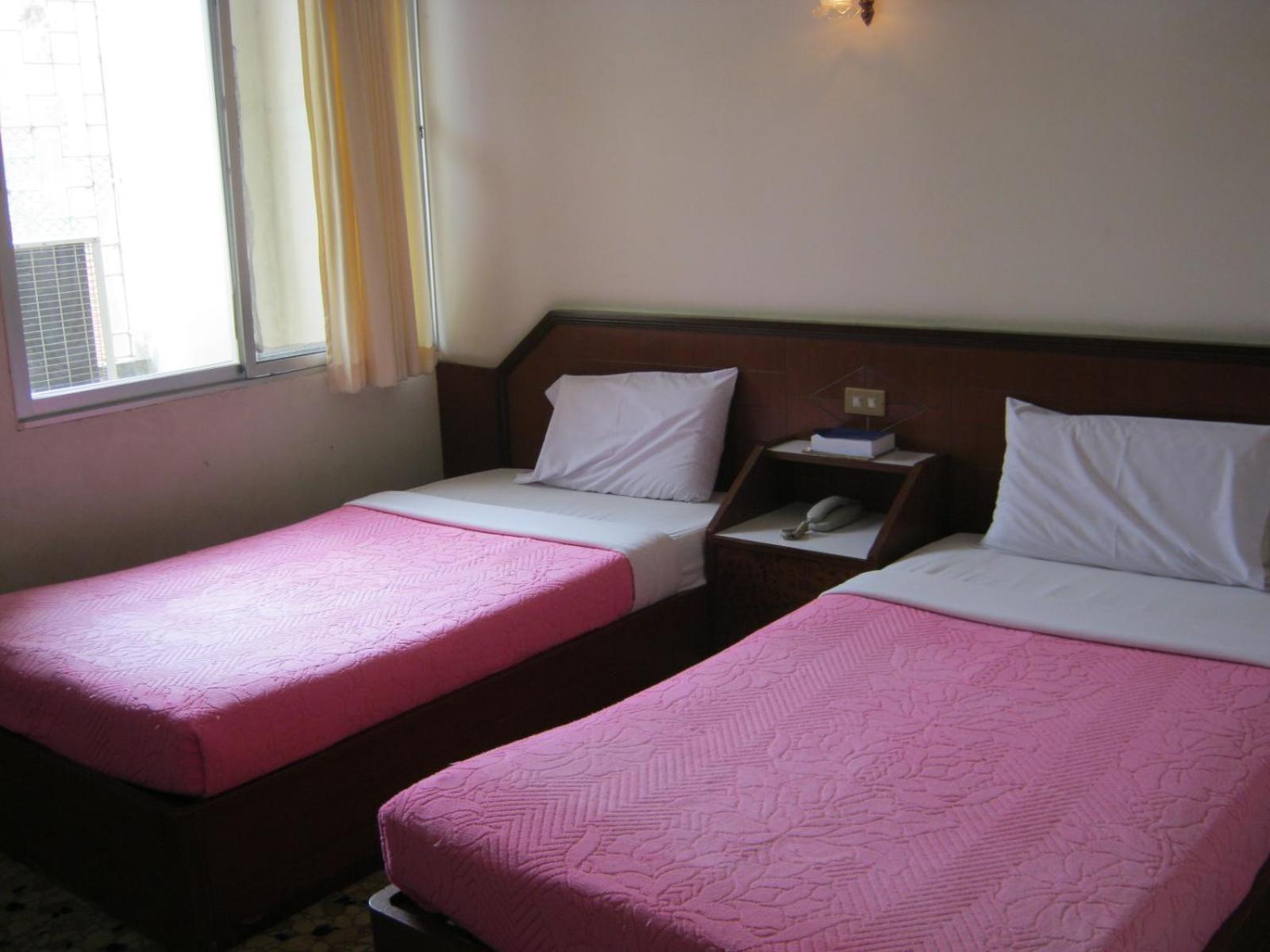 Twin Room with Private Bathroom photo 2