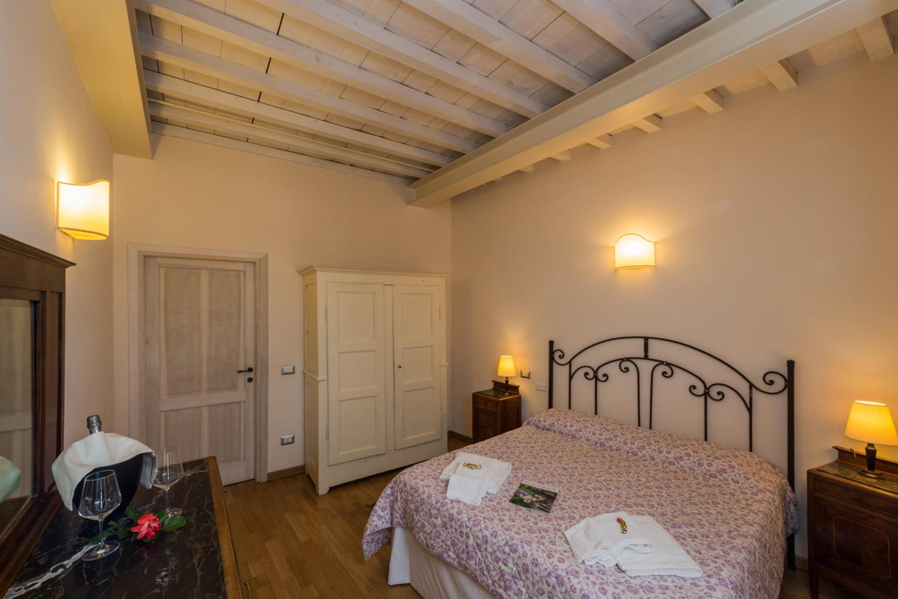 One-Bedroom Suite with Sofa Bed - Photo 17
