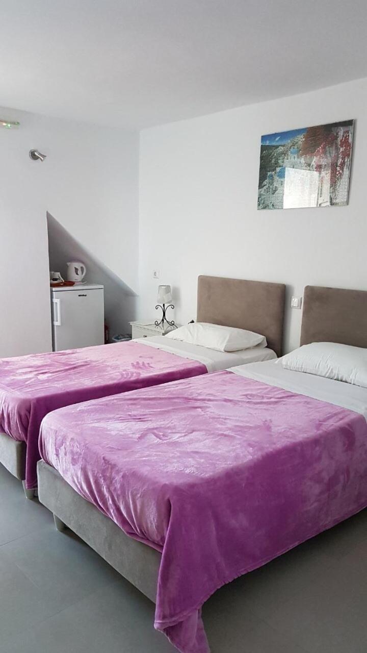 Budget Double Room - Photo 8