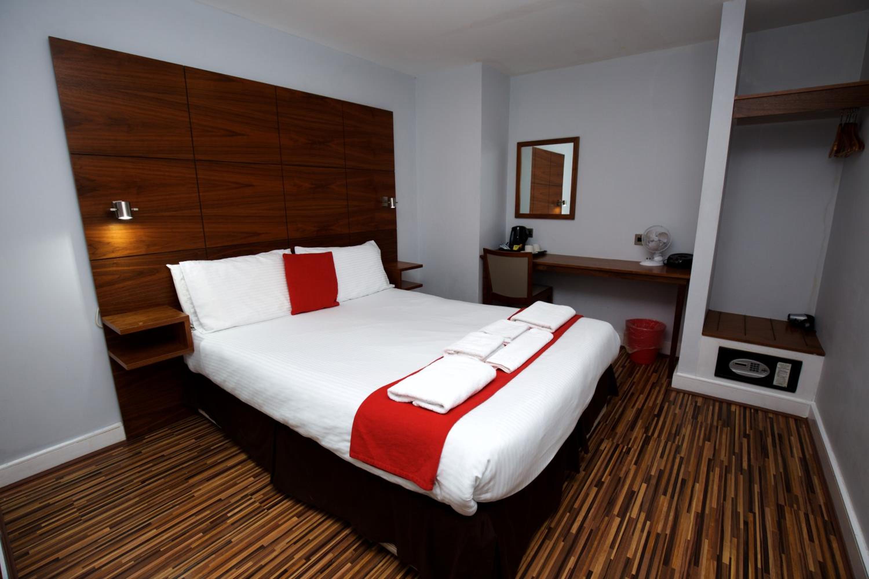 Double Room - No Window
