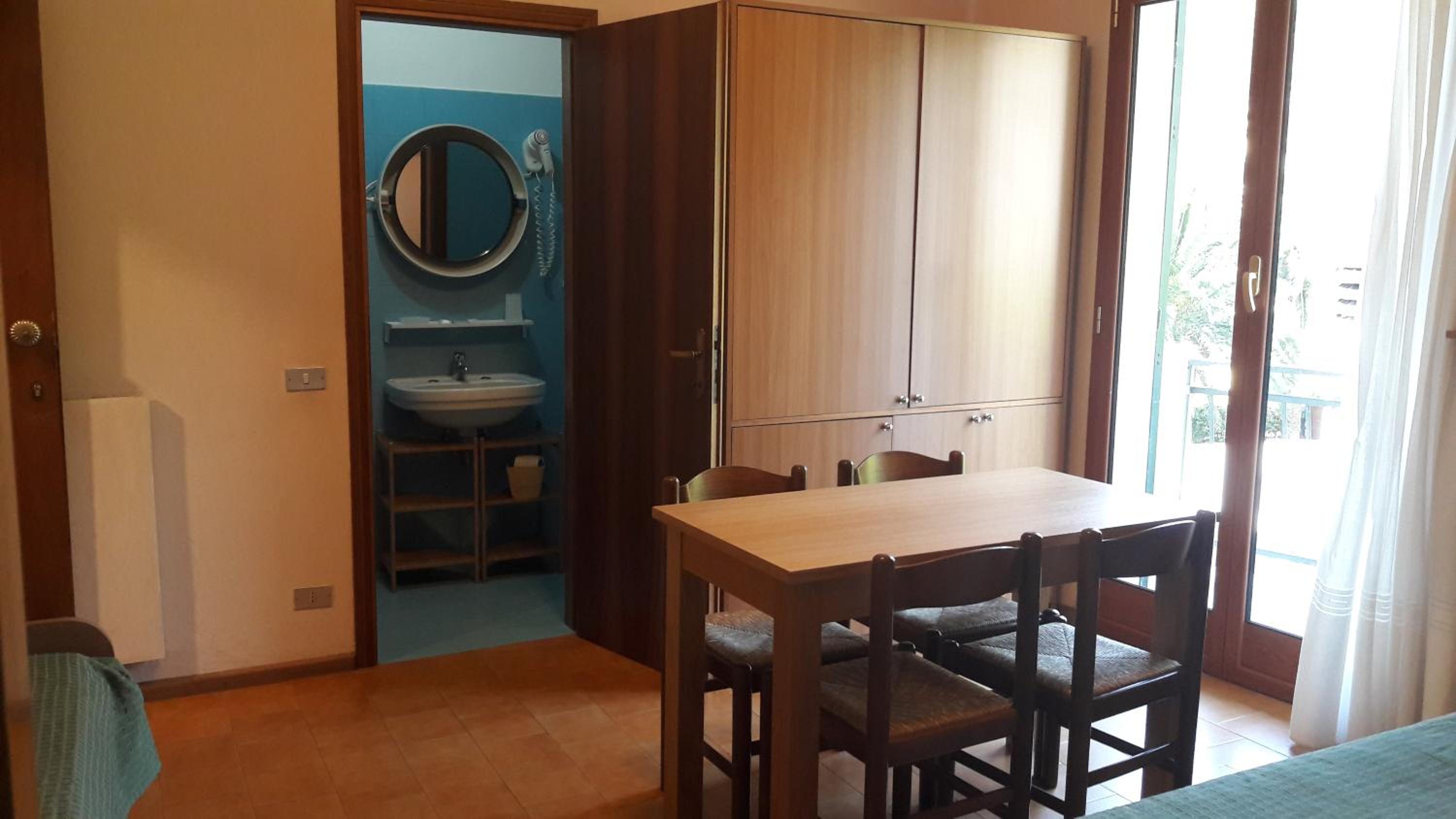 One-Bedroom Apartment (4 Adults) - Photo 7