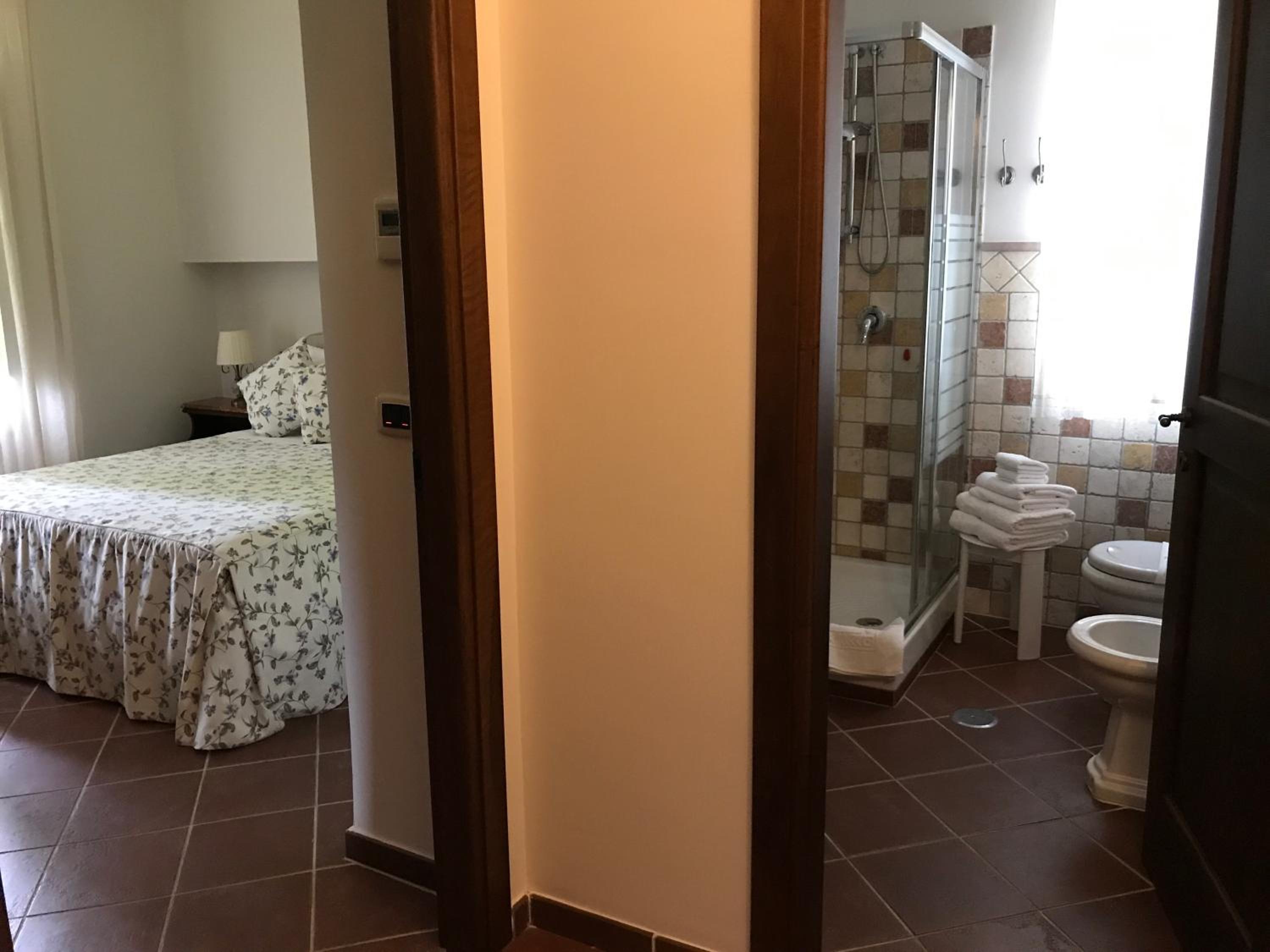 Deluxe Double Room with Balcony - Photo 2