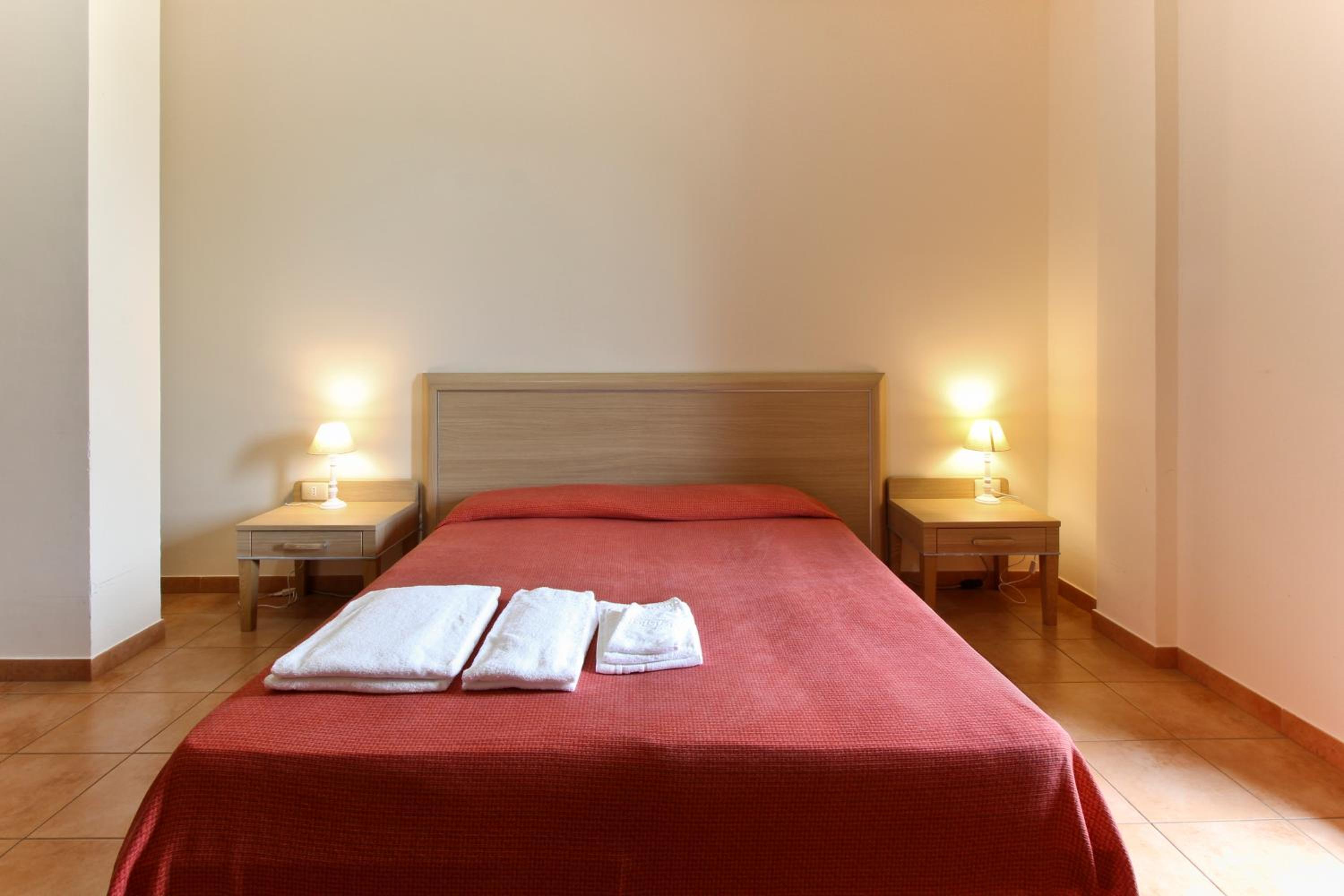 Deluxe Room (2 Adults + 1 Child)