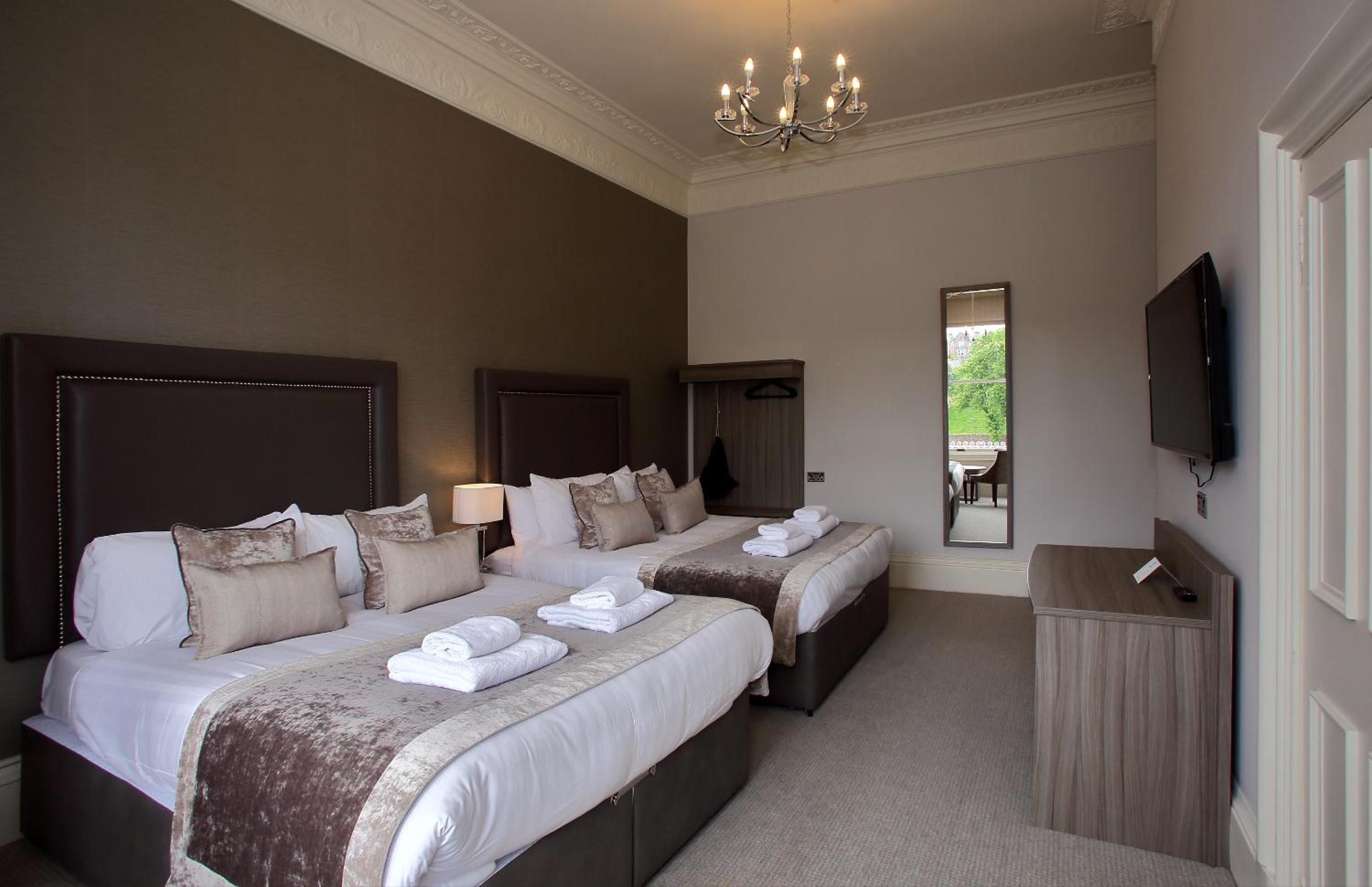 Family Room - Photo 2