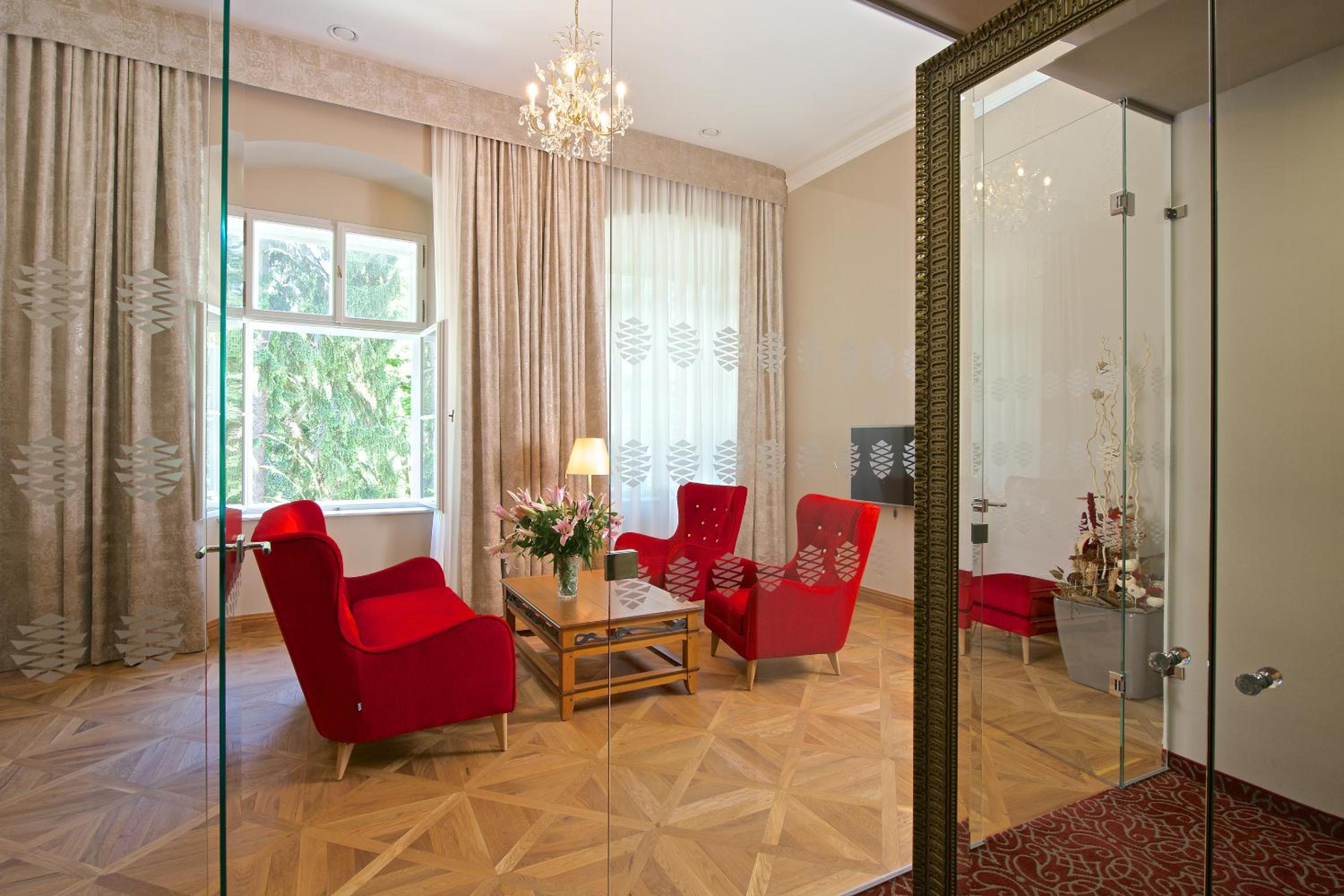 One-Bedroom Suite photo 1