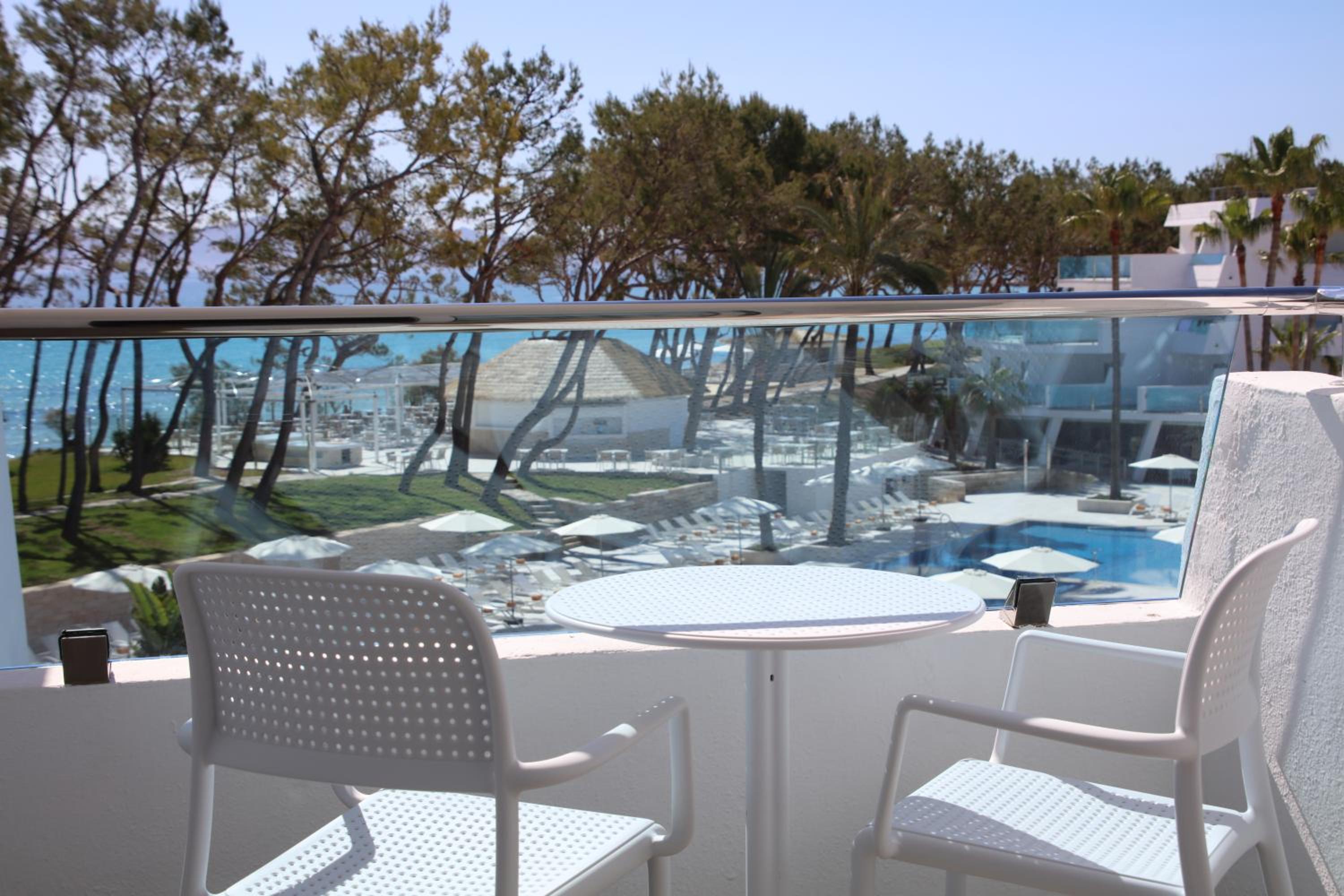 Twin Room with Side Sea View photo 2