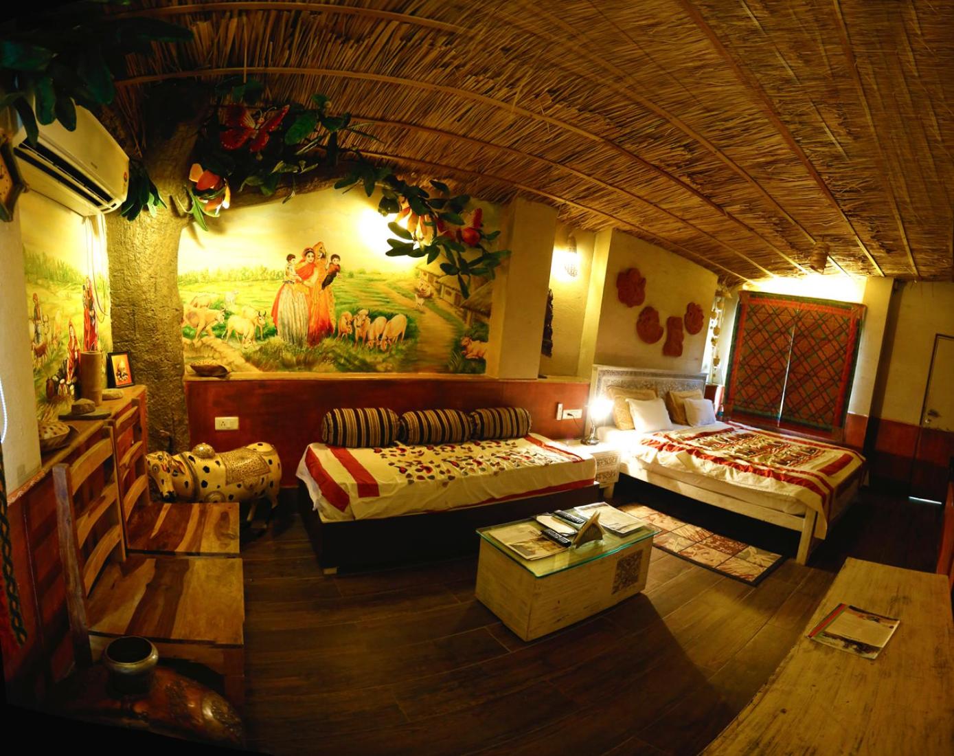 Tree House - Photo 1