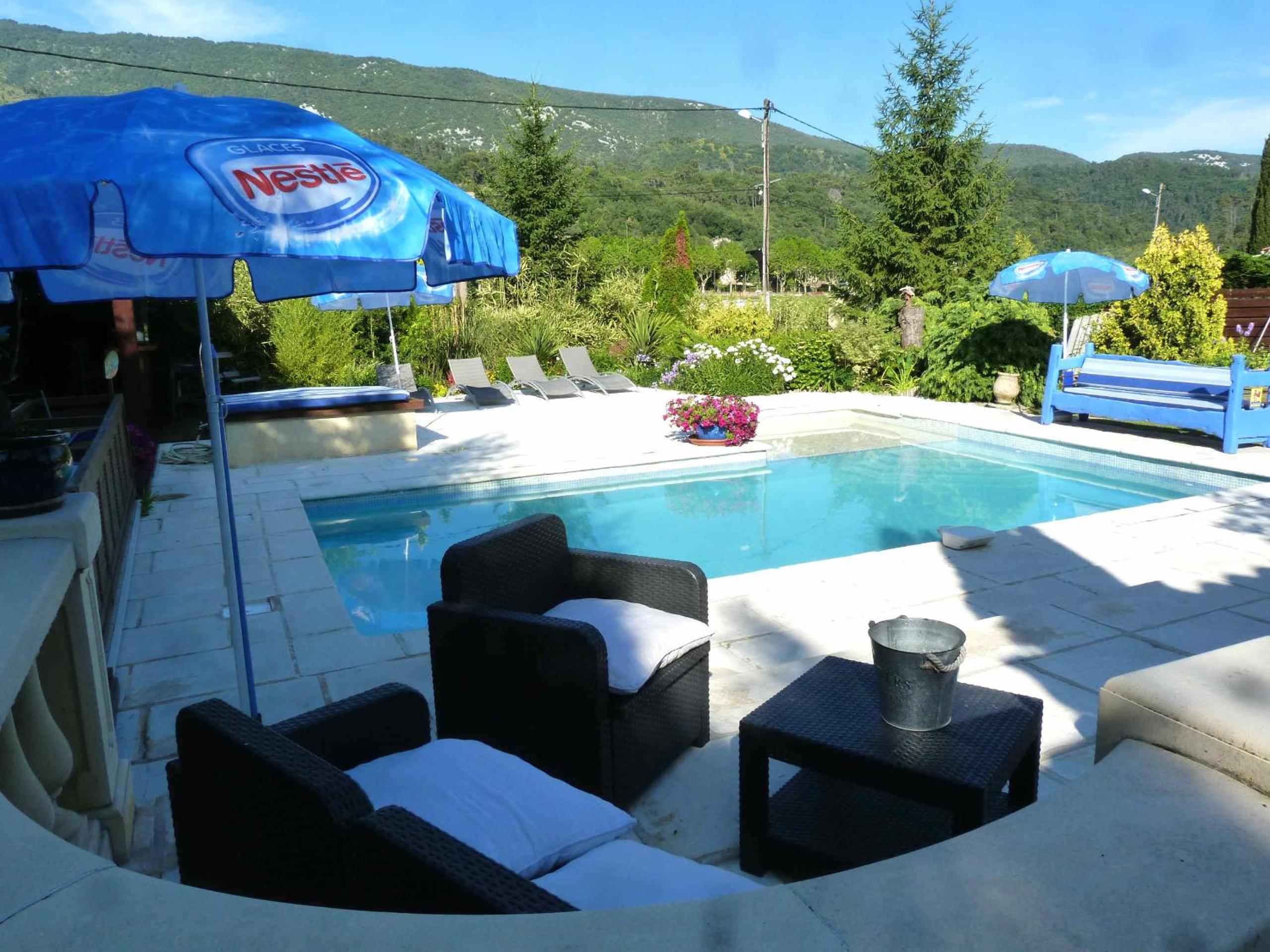 Double Room with Pool View - Photo 23