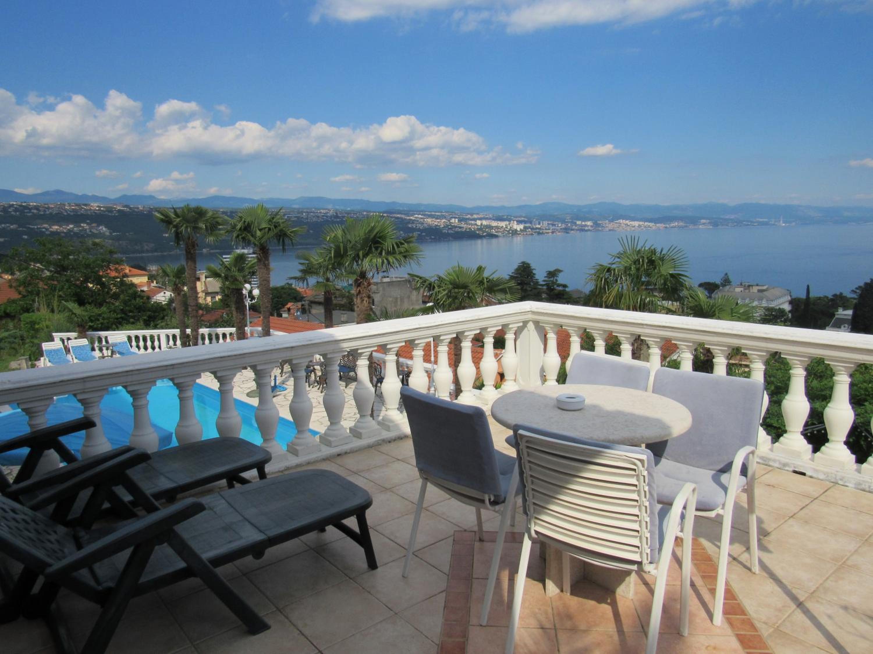 One-Bedroom Apartment with Sea View photo 3