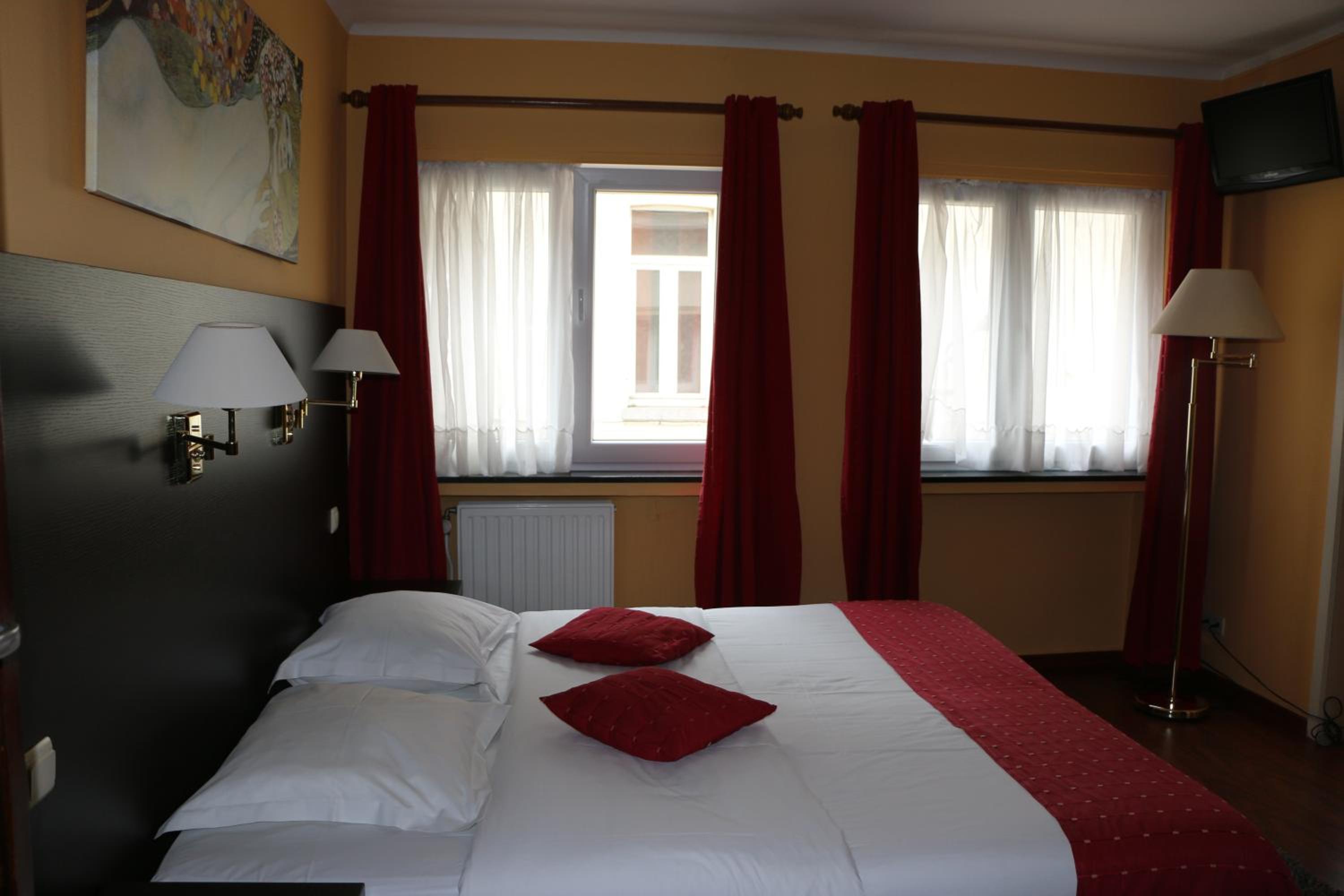 Standard Double Room - Photo 2