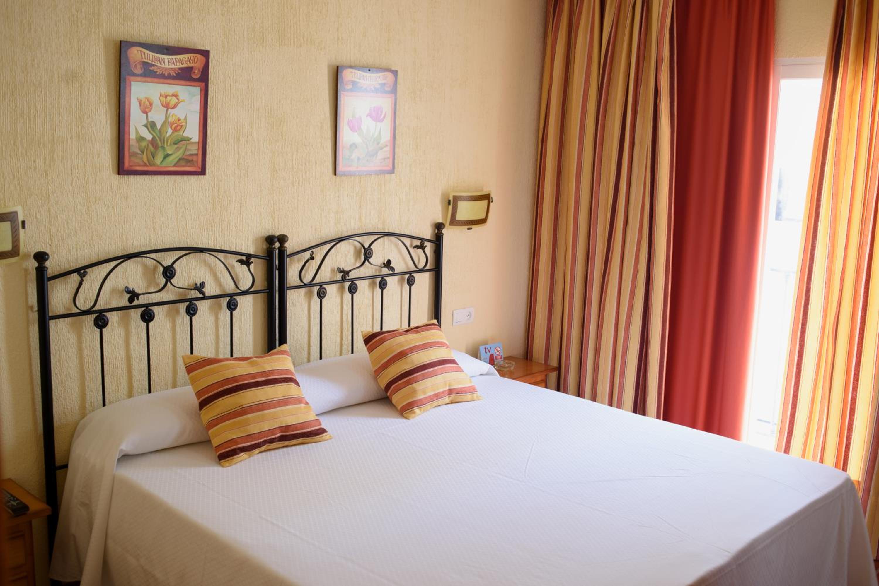 King Room with Balcony - Photo 1