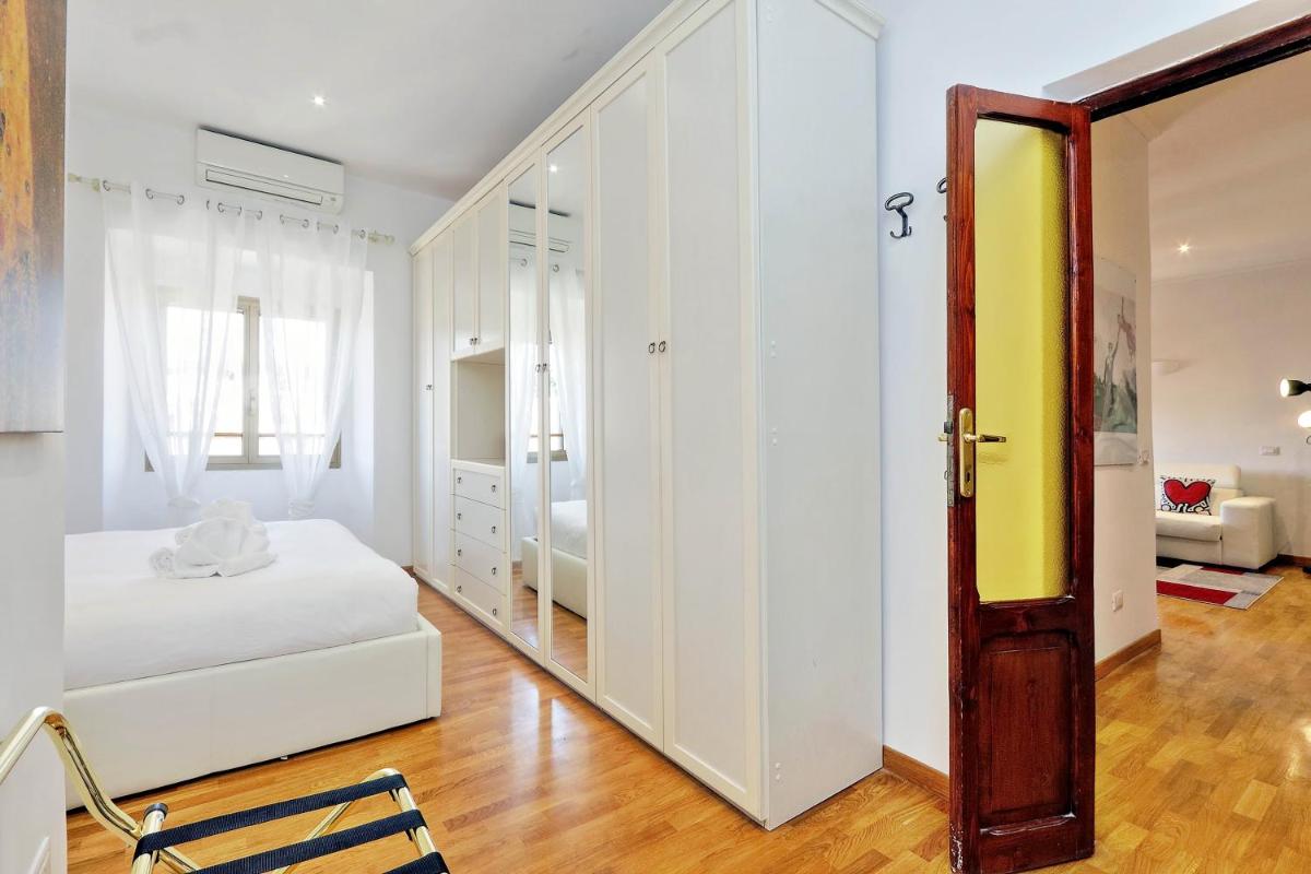 One-Bedroom Apartment photo 3
