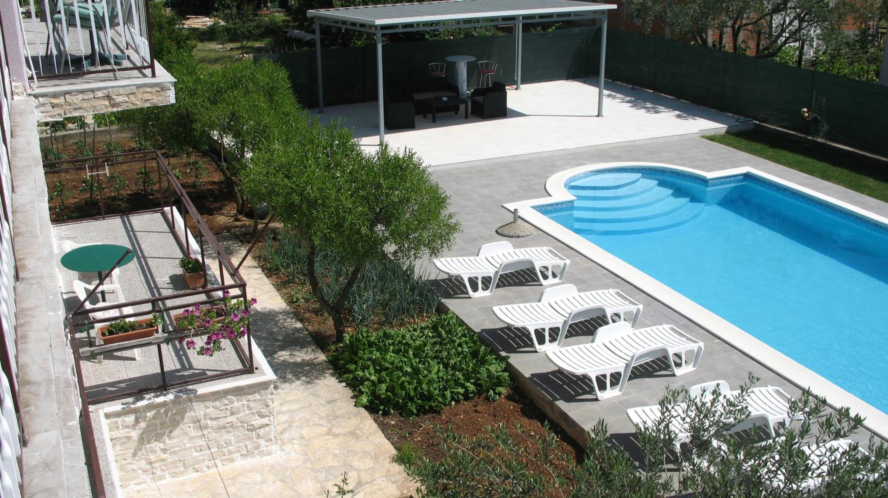 Triple Room with Balcony (no kitchen) - Photo 8
