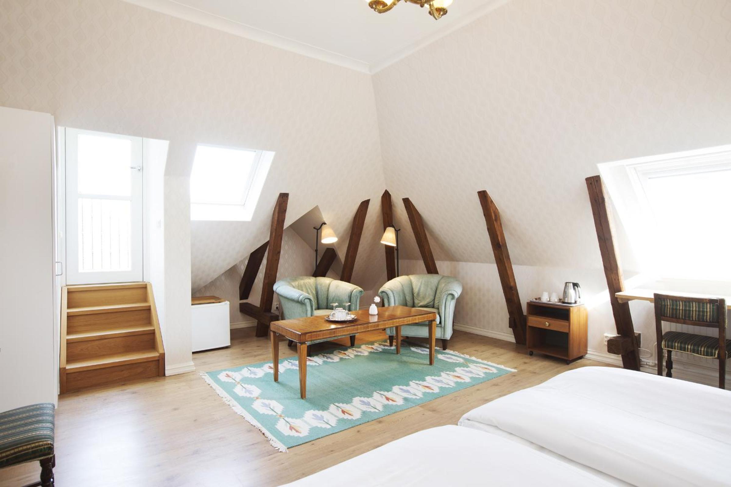 Double or Twin Room with Balcony - Photo 1