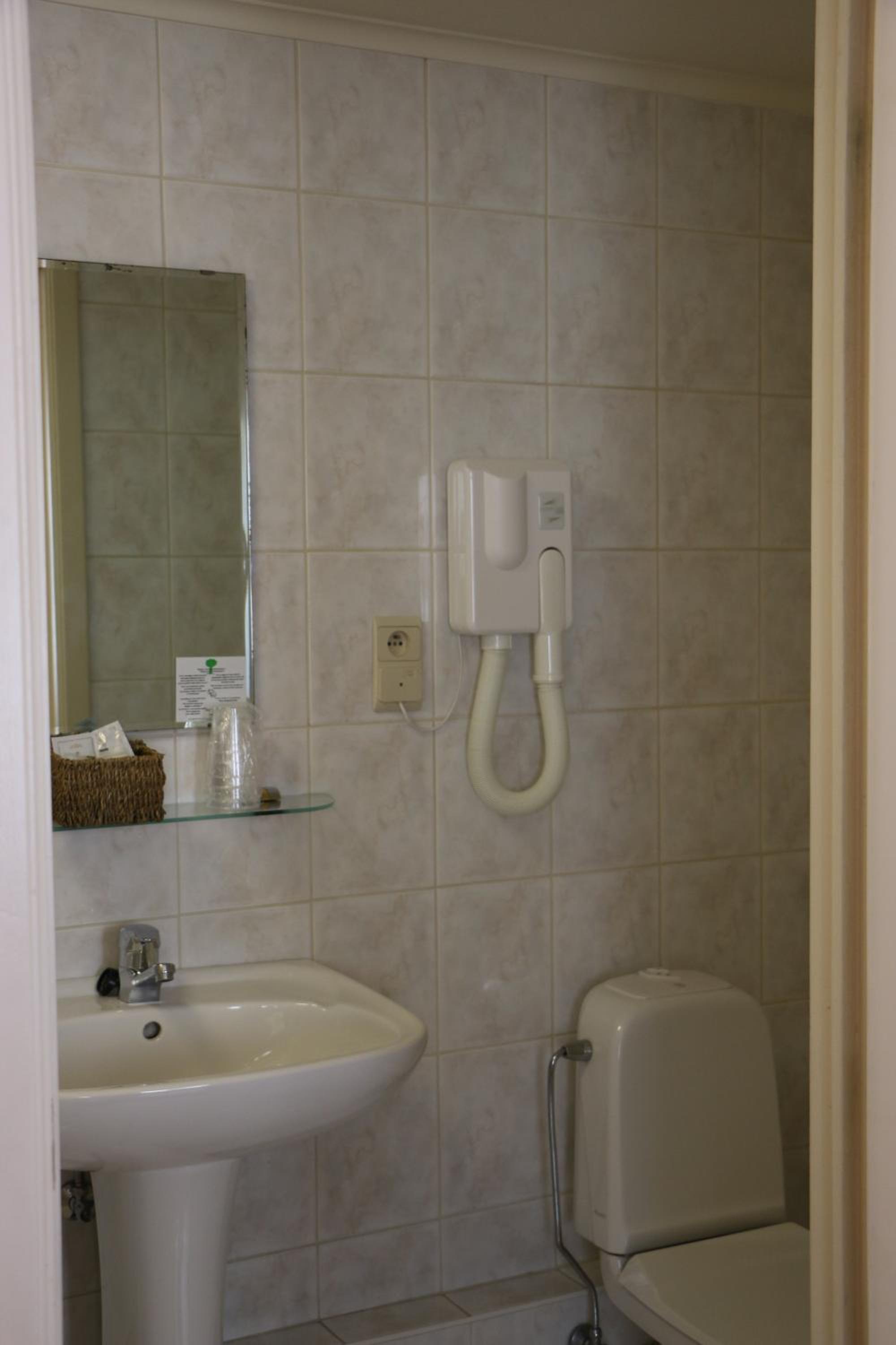 Standard Double Room - Photo 5