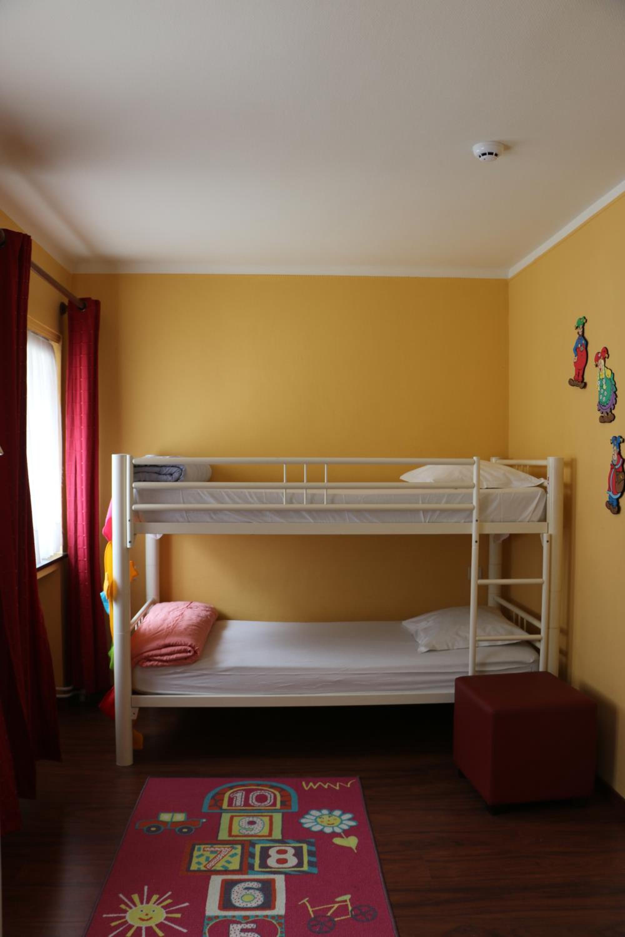 Family Room - Photo 2