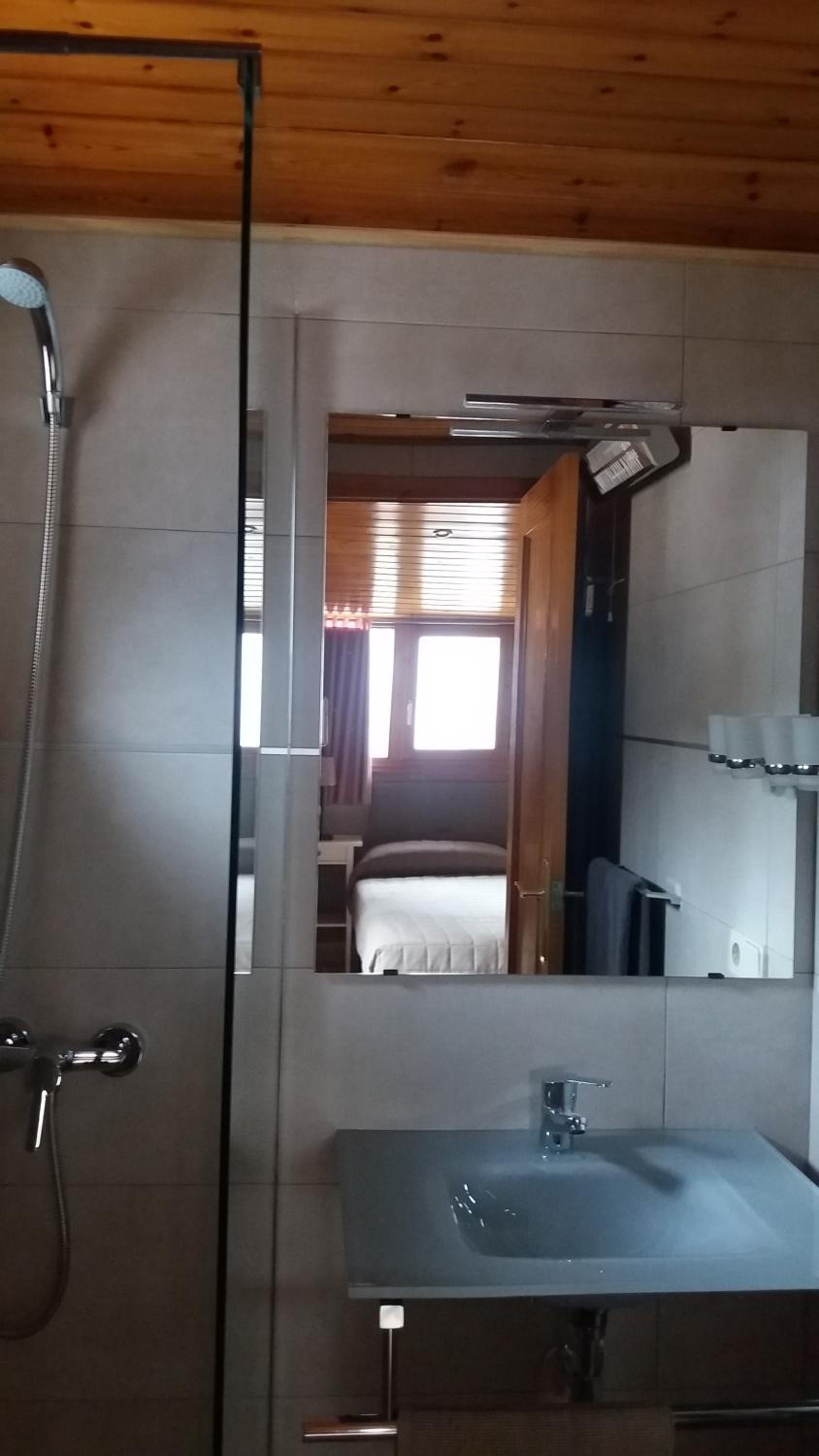 Twin Room - Photo 13