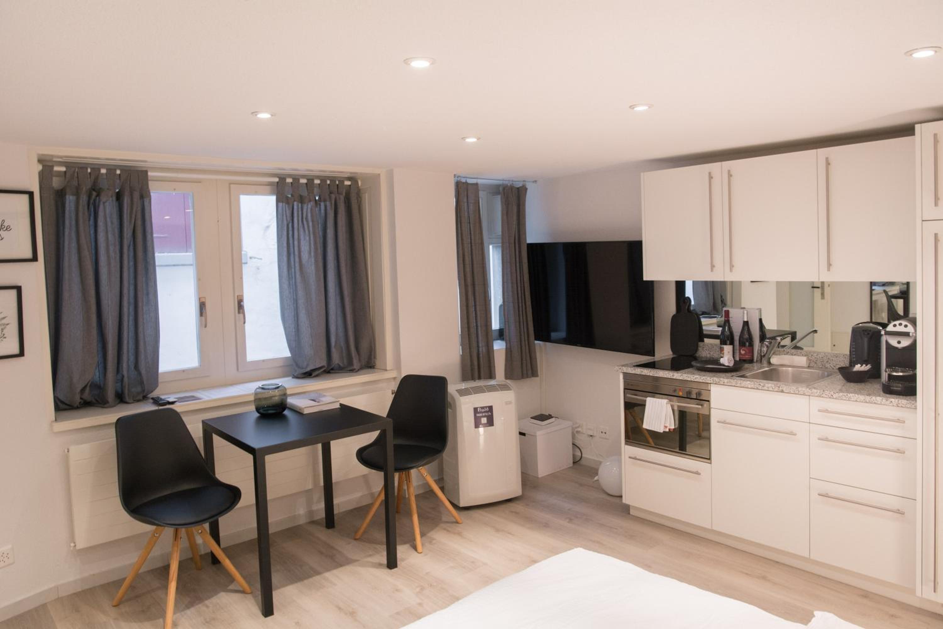 Studio Apartment photo 3