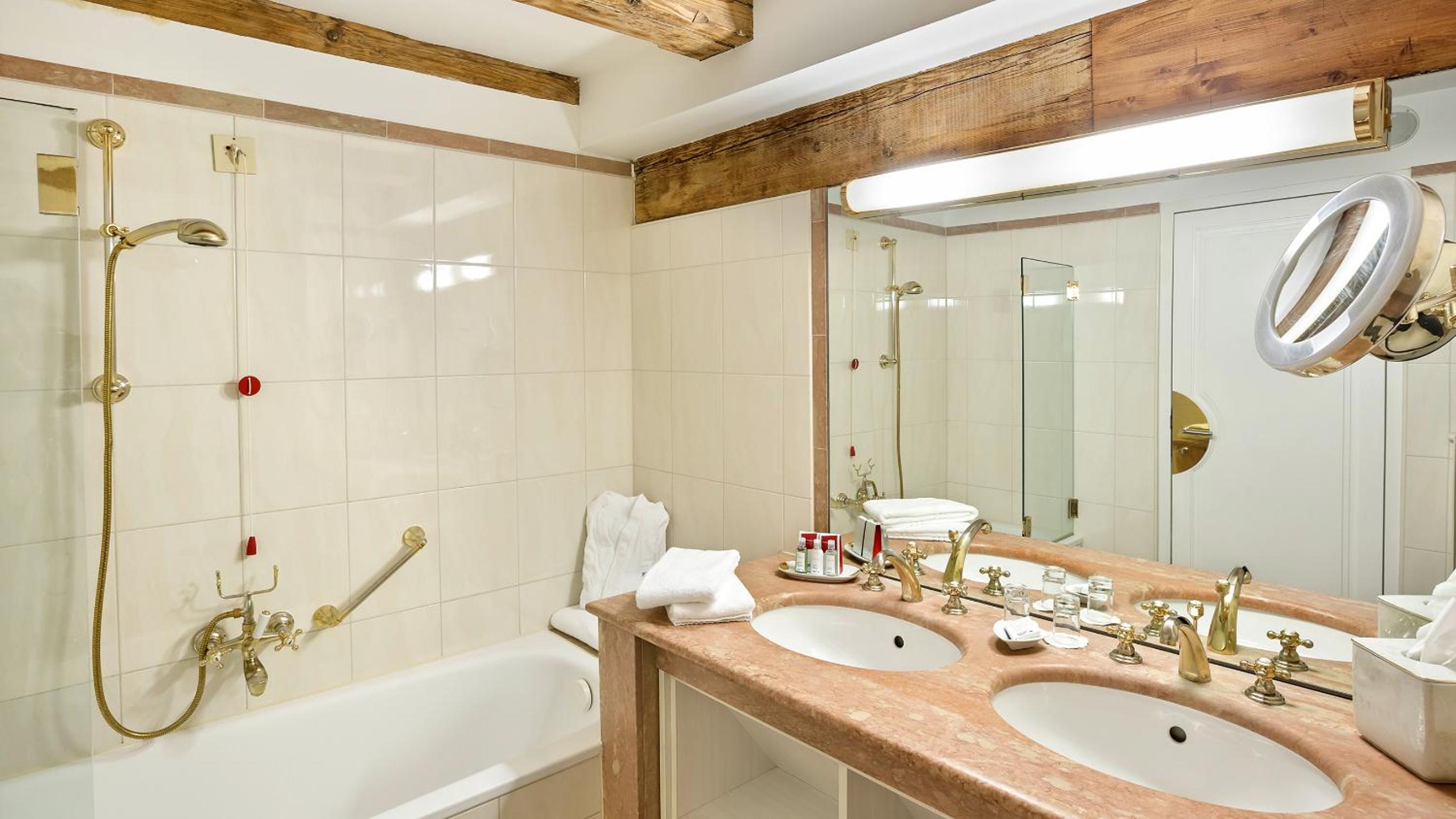 Standard Double Room - Photo 10
