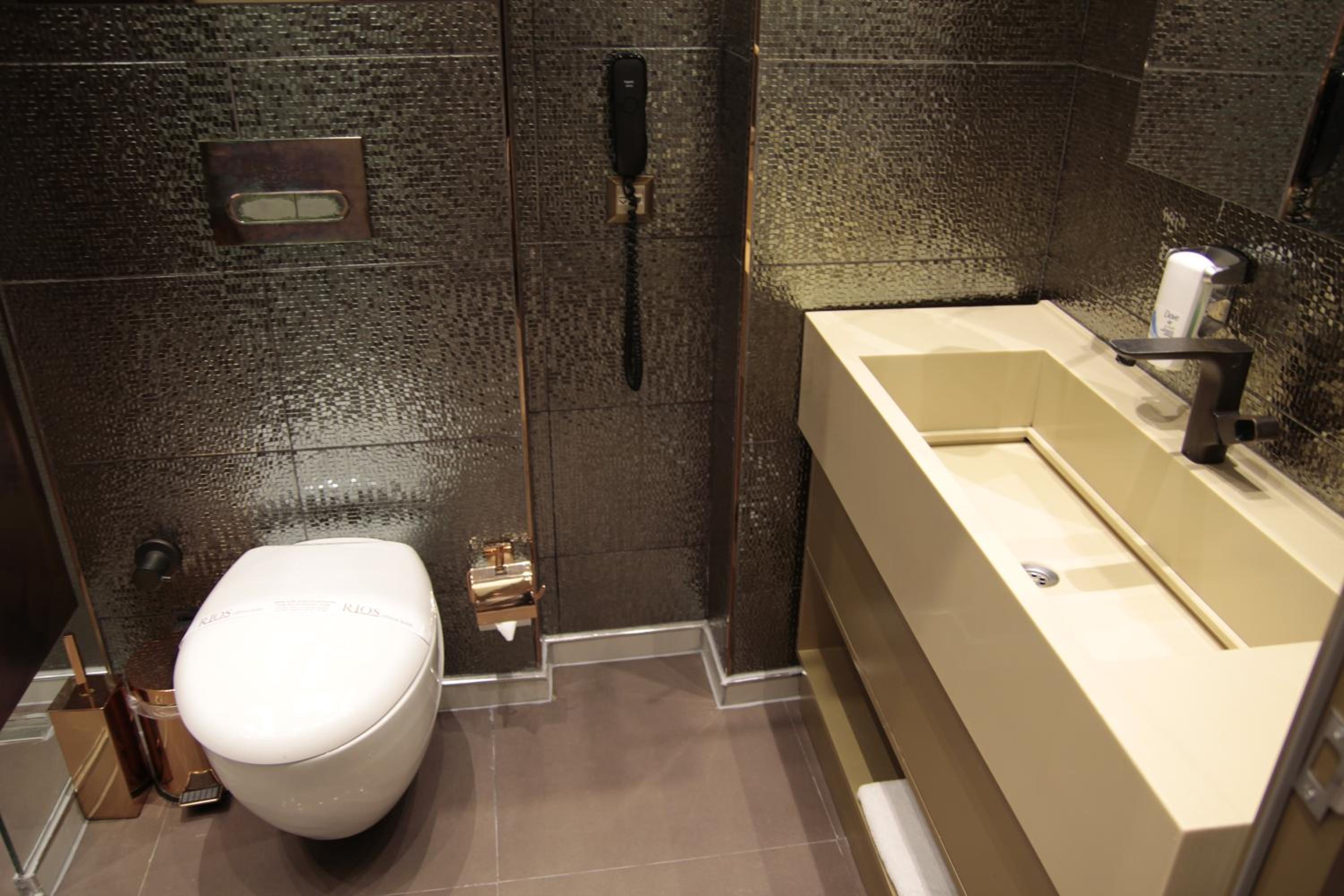 Deluxe Double Room with City View photo 2