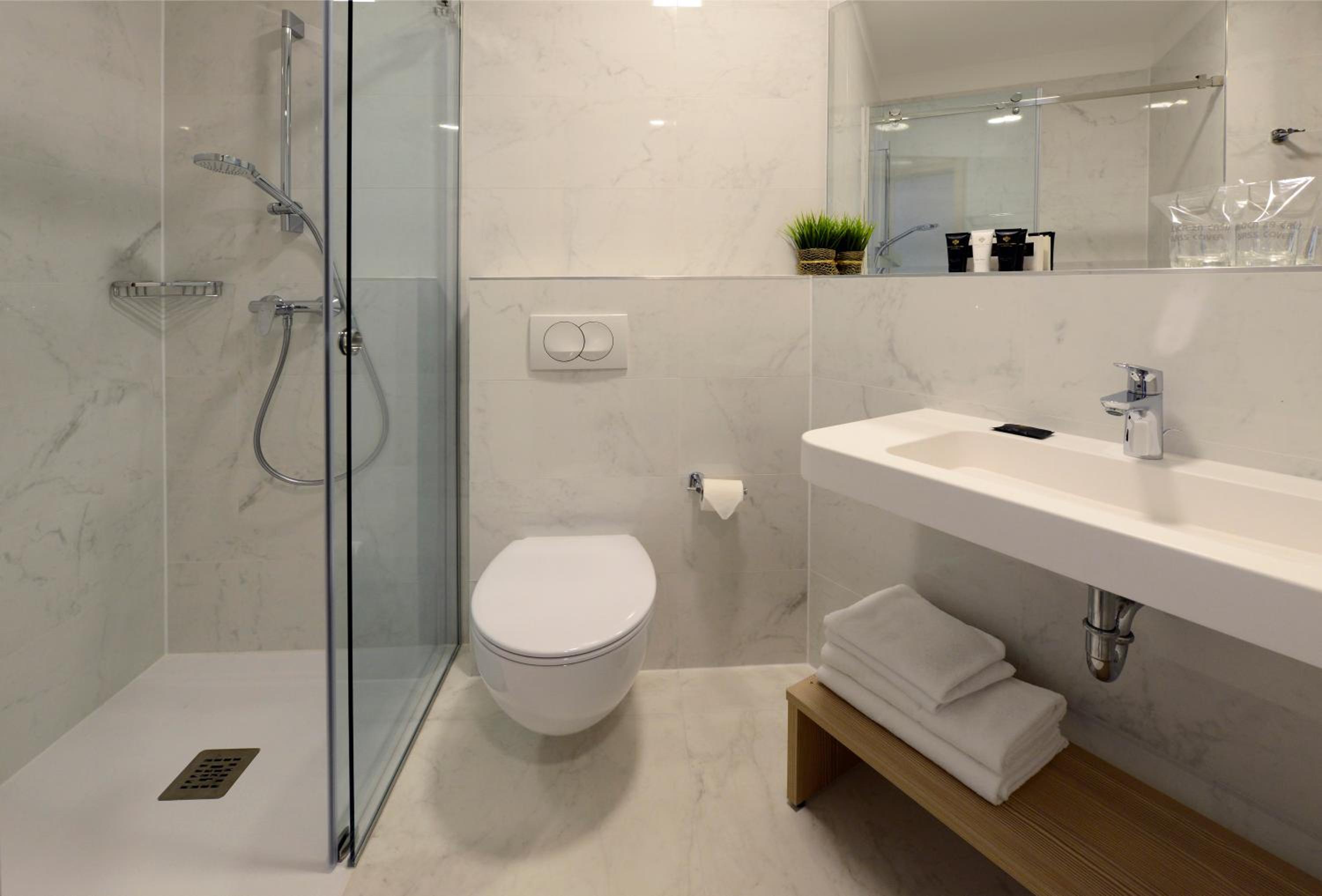 Double or Twin Room - Photo 4