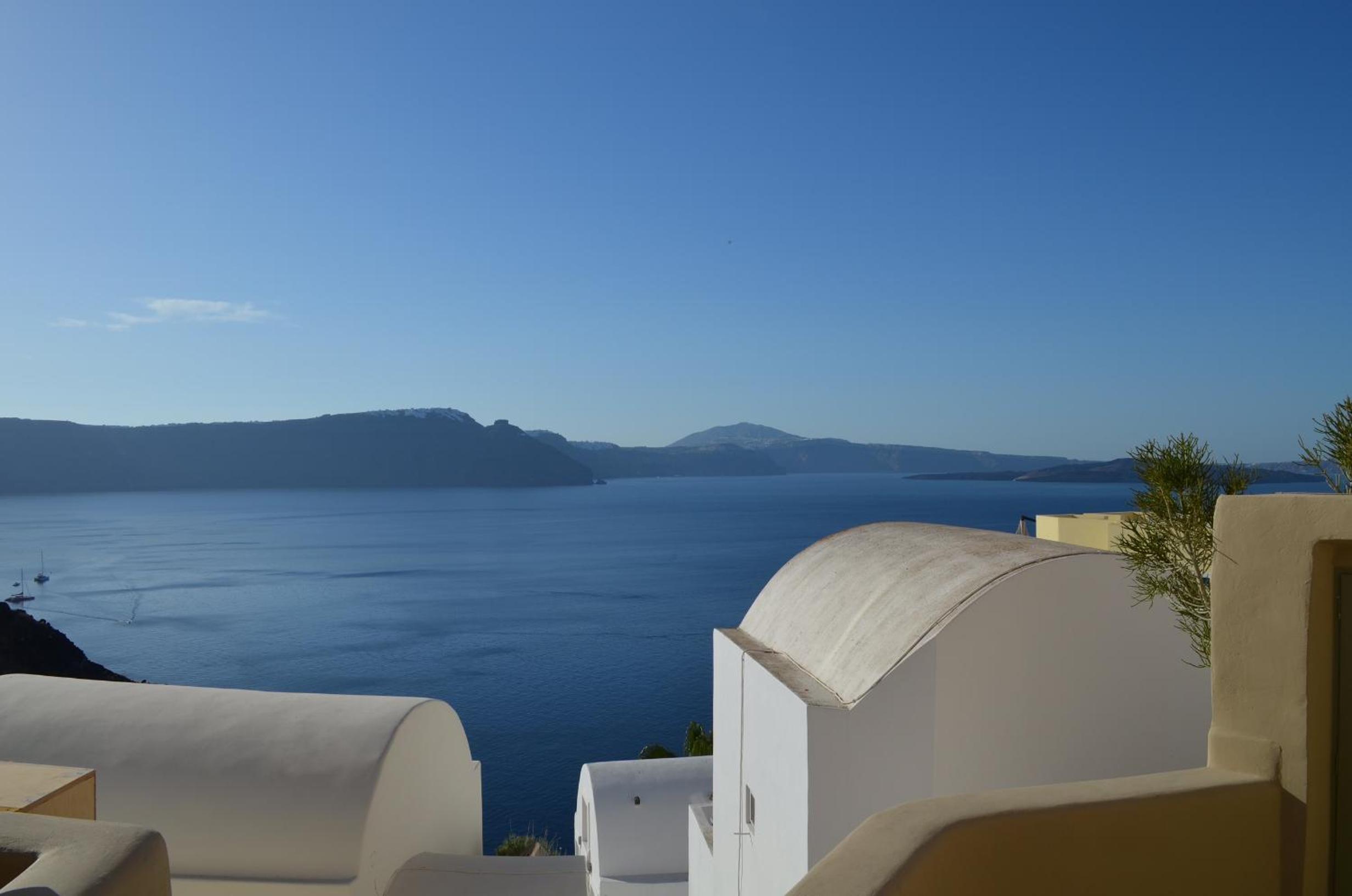 Deluxe Villa with Caldera View - Photo 6