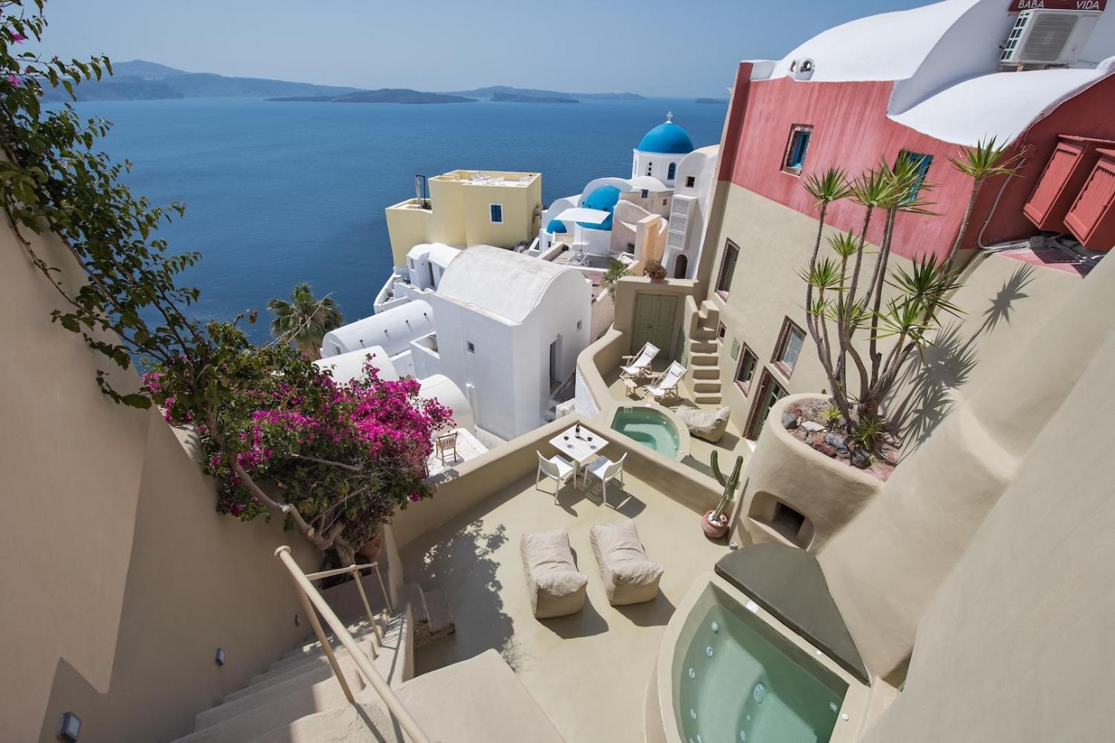Deluxe Villa with Caldera View - Photo 8
