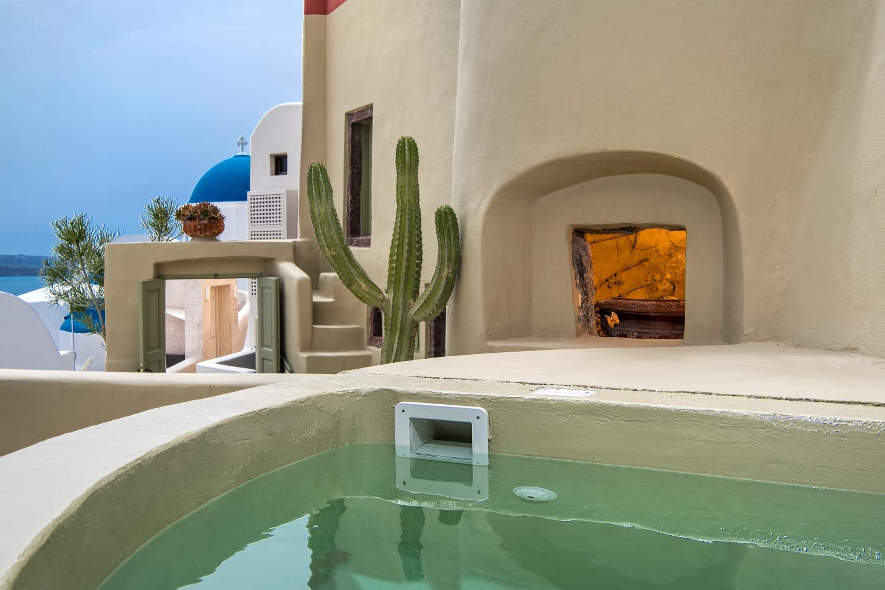 Deluxe Villa with Caldera View - Photo 9