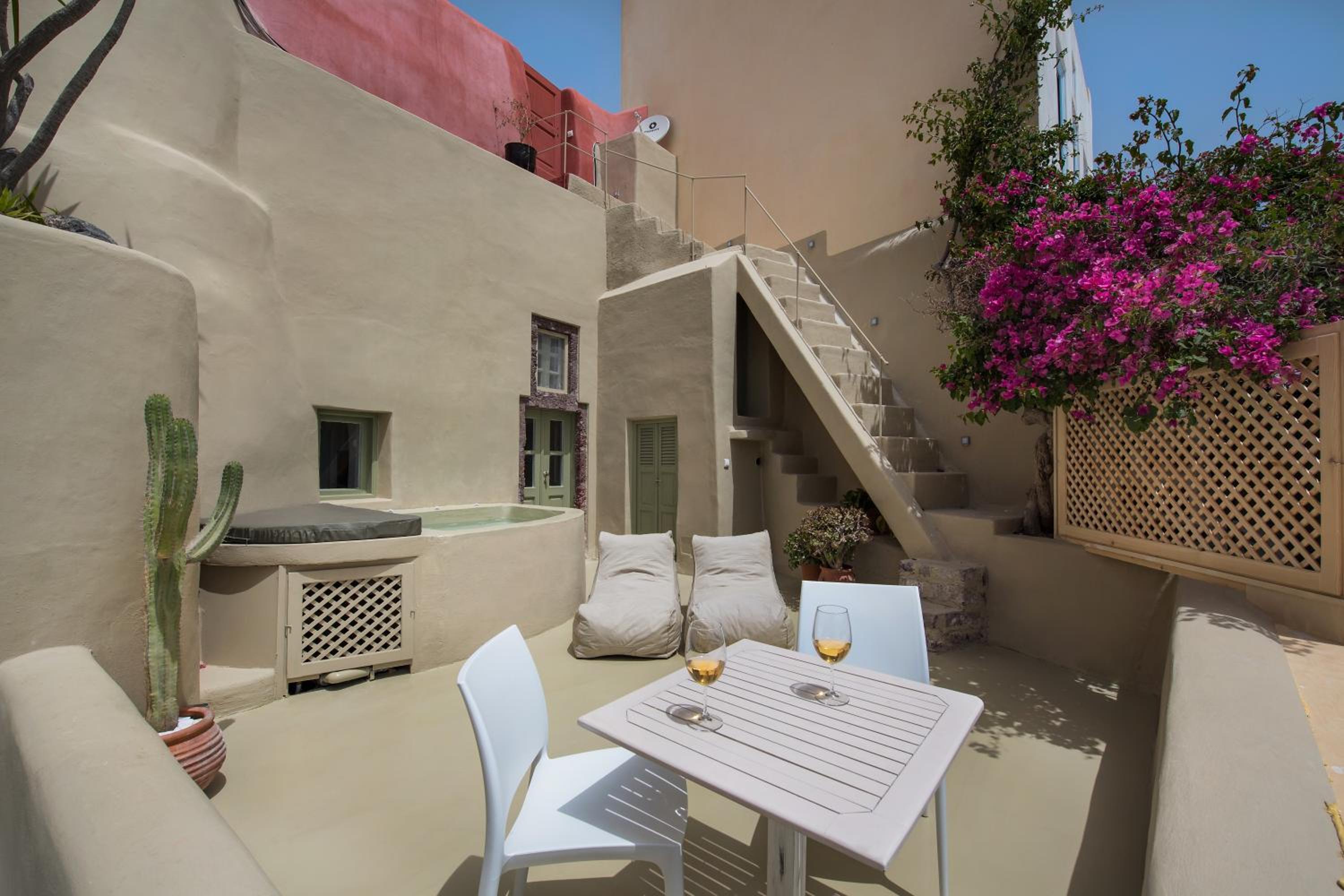 Deluxe Villa with Caldera View - Photo 11