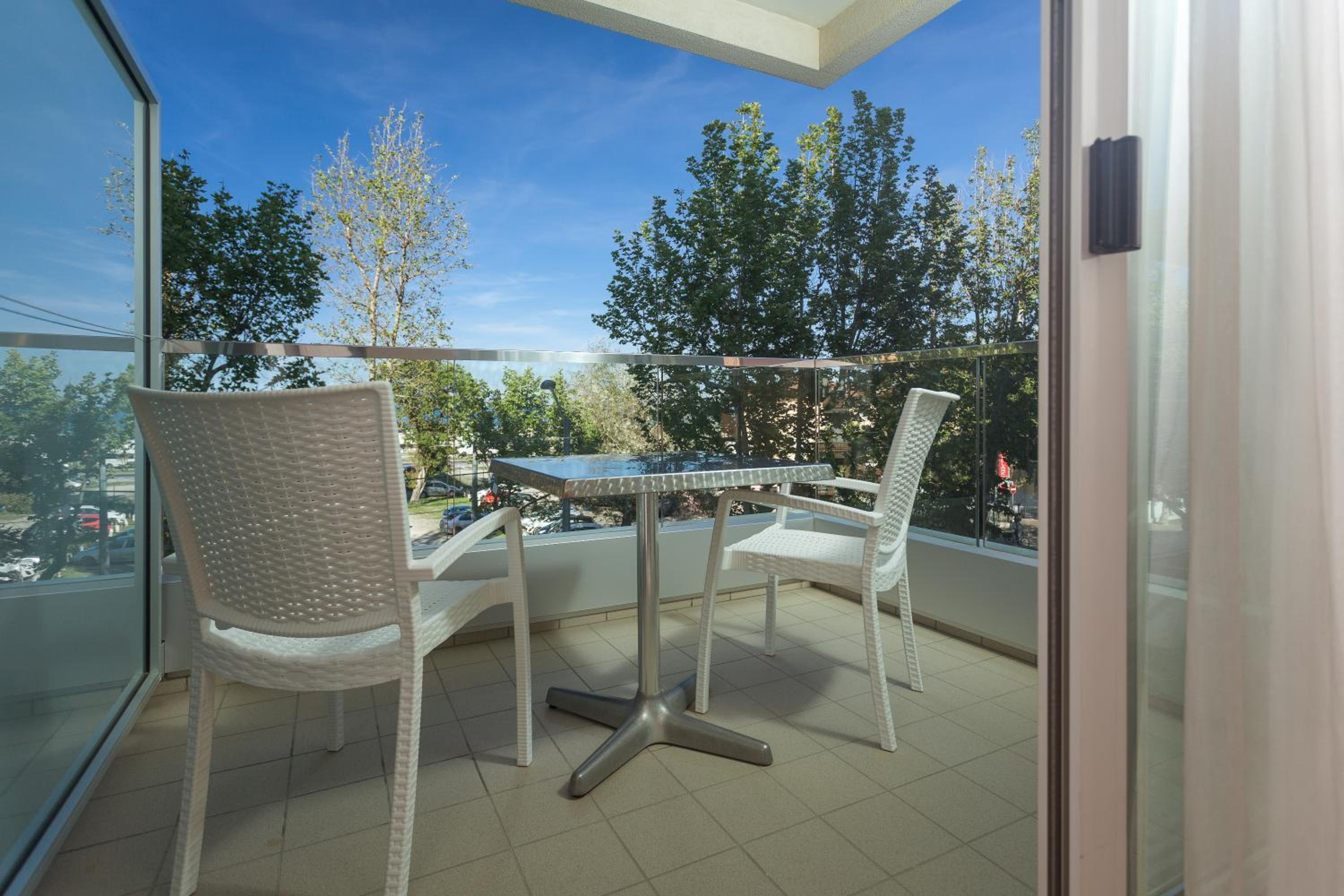 Junior Suite with Balcony - Photo 2
